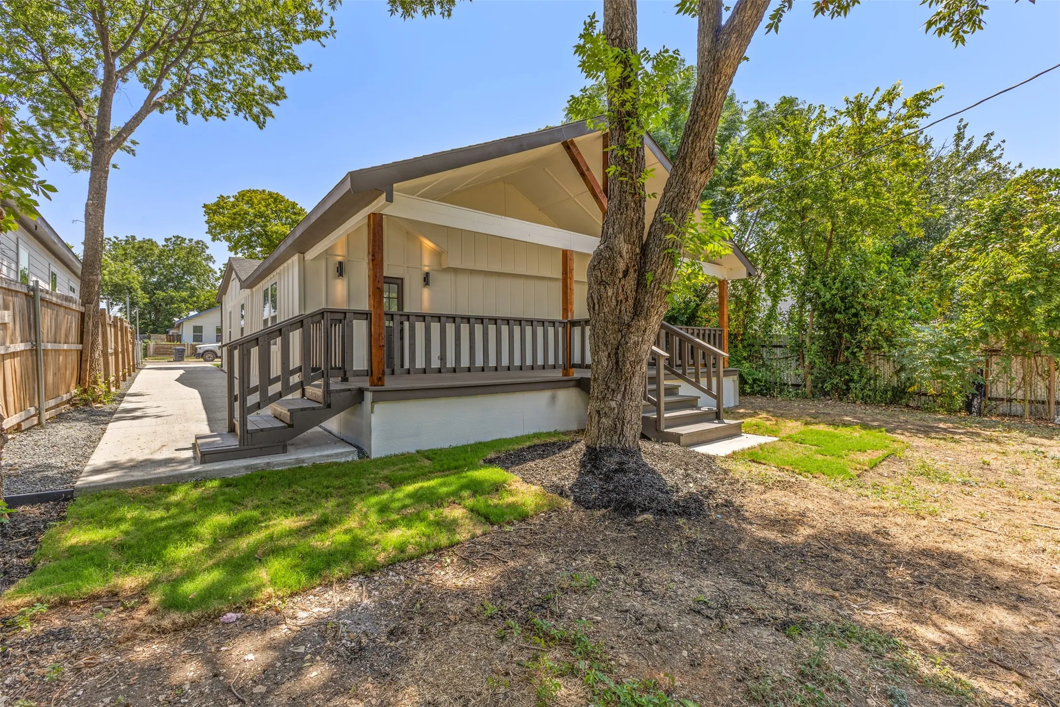 Single Family Residence For Sale in Dallas County , 2911 S Denley, Dallas, Texas 75216, 3 Bedroom, 2 Bathroom, Garage spaces, 1,425 Sqft, built in 1930, mls#21342341, Real Estate Agent in Dallas, Homes For Sale in Dallas county, Homes For Sale in Dallas, Realtor in Dallas Texas, Real Estate Brokerage Independent Realty Texas, Luminita Cordes Realtor