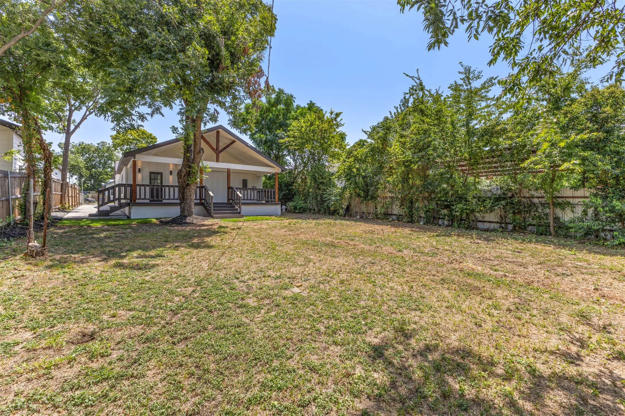 Single Family Residence For Sale in Dallas County , 2911 S Denley, Dallas, Texas 75216, 3 Bedroom, 2 Bathroom, Garage spaces, 1,425 Sqft, built in 1930, mls#21342341, Real Estate Agent in Dallas, Homes For Sale in Dallas county, Homes For Sale in Dallas, Realtor in Dallas Texas, Real Estate Brokerage Independent Realty Texas, Luminita Cordes Realtor
