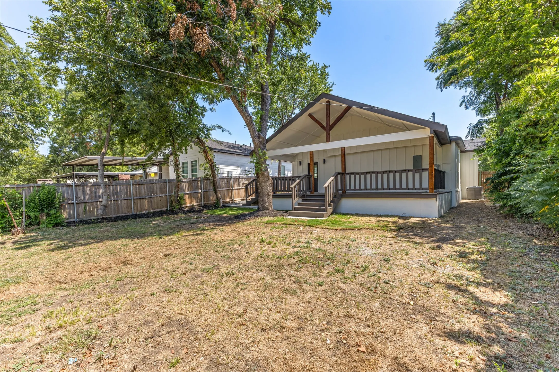 Single Family Residence For Sale in Dallas County , 2911 S Denley, Dallas, Texas 75216, 3 Bedroom, 2 Bathroom, Garage spaces, 1,425 Sqft, built in 1930, mls#21342341, Real Estate Agent in Dallas, Homes For Sale in Dallas county, Homes For Sale in Dallas, Realtor in Dallas Texas, Real Estate Brokerage Independent Realty Texas, Luminita Cordes Realtor