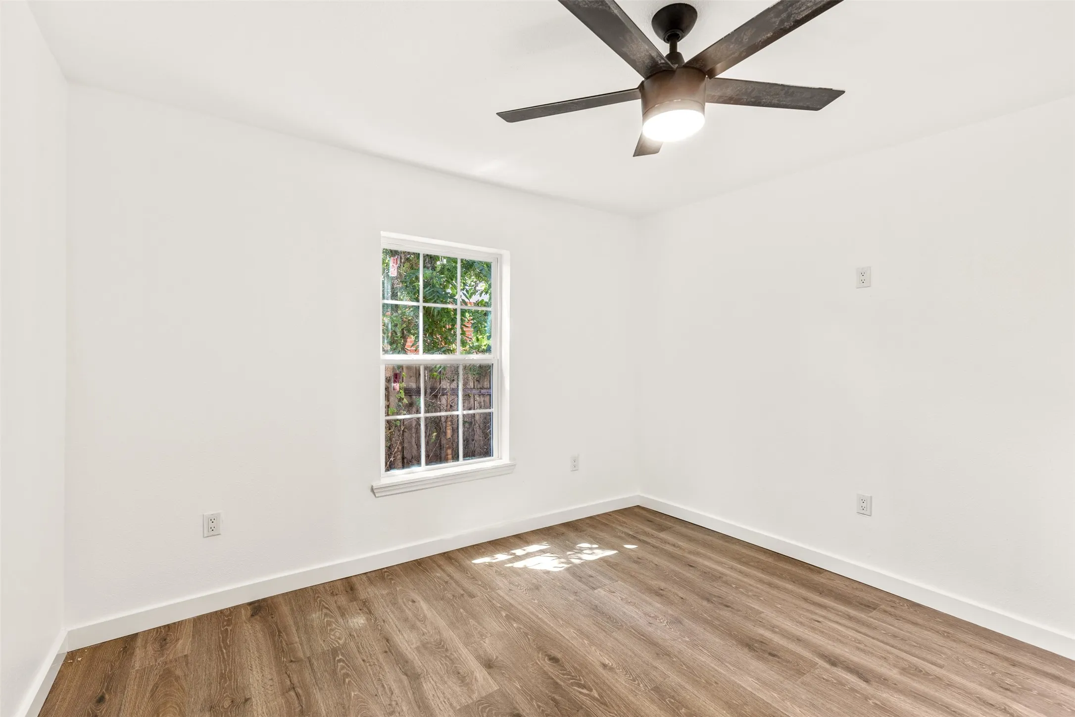 Single Family Residence For Sale in Dallas County , 2911 S Denley, Dallas, Texas 75216, 3 Bedroom, 2 Bathroom, Garage spaces, 1,425 Sqft, built in 1930, mls#21342341, Real Estate Agent in Dallas, Homes For Sale in Dallas county, Homes For Sale in Dallas, Realtor in Dallas Texas, Real Estate Brokerage Independent Realty Texas, Luminita Cordes Realtor
