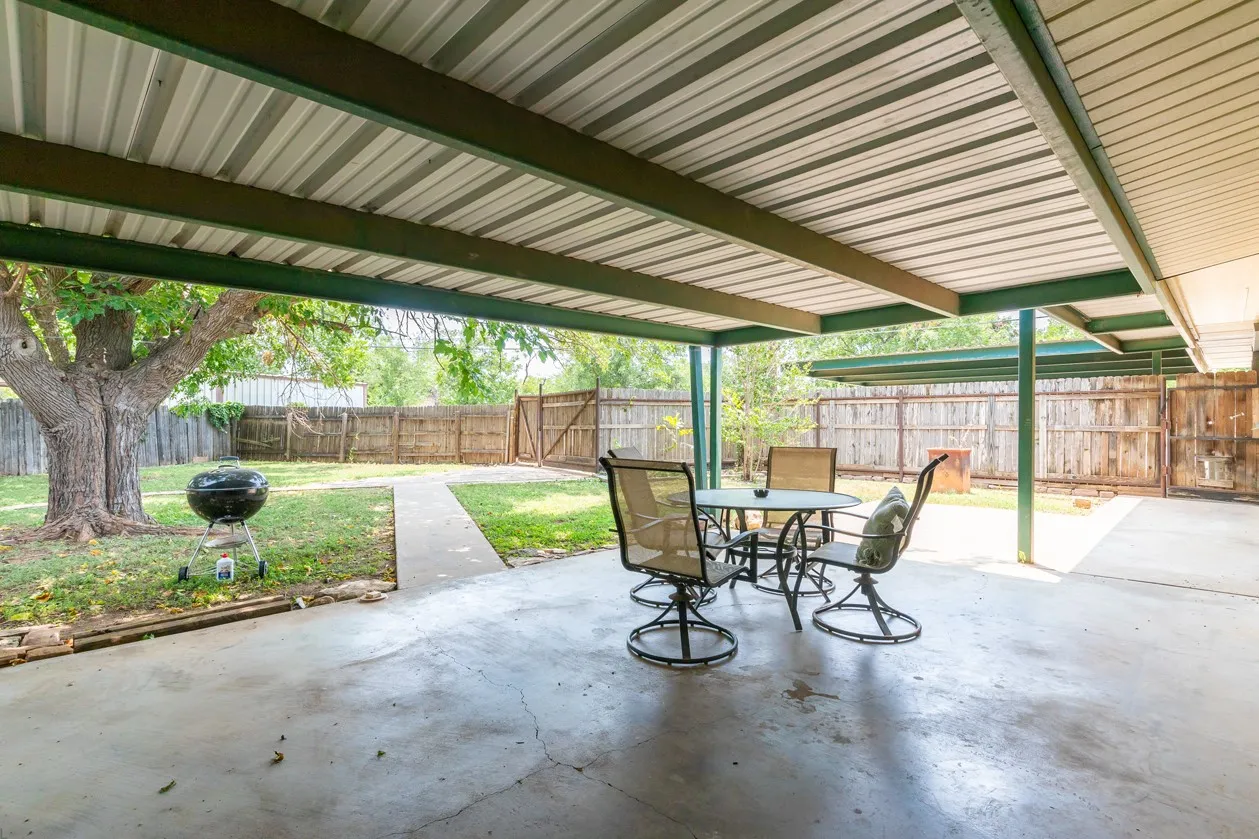 Single Family Residence For Sale in Taylor County , 2349 Cooke Street, Abilene, Texas 79605, 5 Bedroom, 3 Bathroom, Garage spaces, 2,577 Sqft, built in 1951, mls#21344970, Real Estate Agent in Abilene, Homes For Sale in Taylor county, Homes For Sale in Abilene, Realtor in Abilene Texas, Real Estate Brokerage Independent Realty Texas, Luminita Cordes Realtor