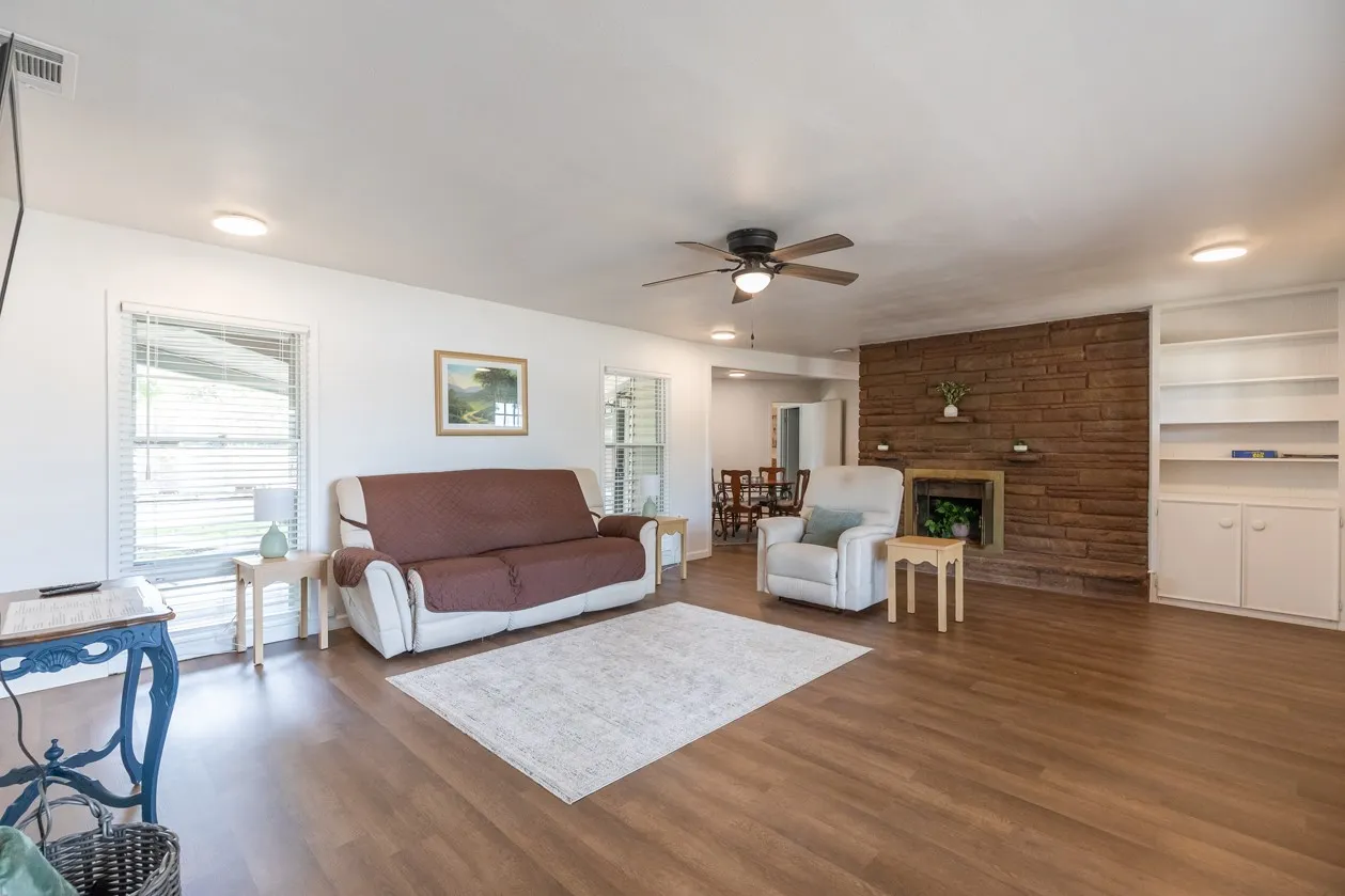 Single Family Residence For Sale in Taylor County , 2349 Cooke Street, Abilene, Texas 79605, 5 Bedroom, 3 Bathroom, Garage spaces, 2,577 Sqft, built in 1951, mls#21344970, Real Estate Agent in Abilene, Homes For Sale in Taylor county, Homes For Sale in Abilene, Realtor in Abilene Texas, Real Estate Brokerage Independent Realty Texas, Luminita Cordes Realtor