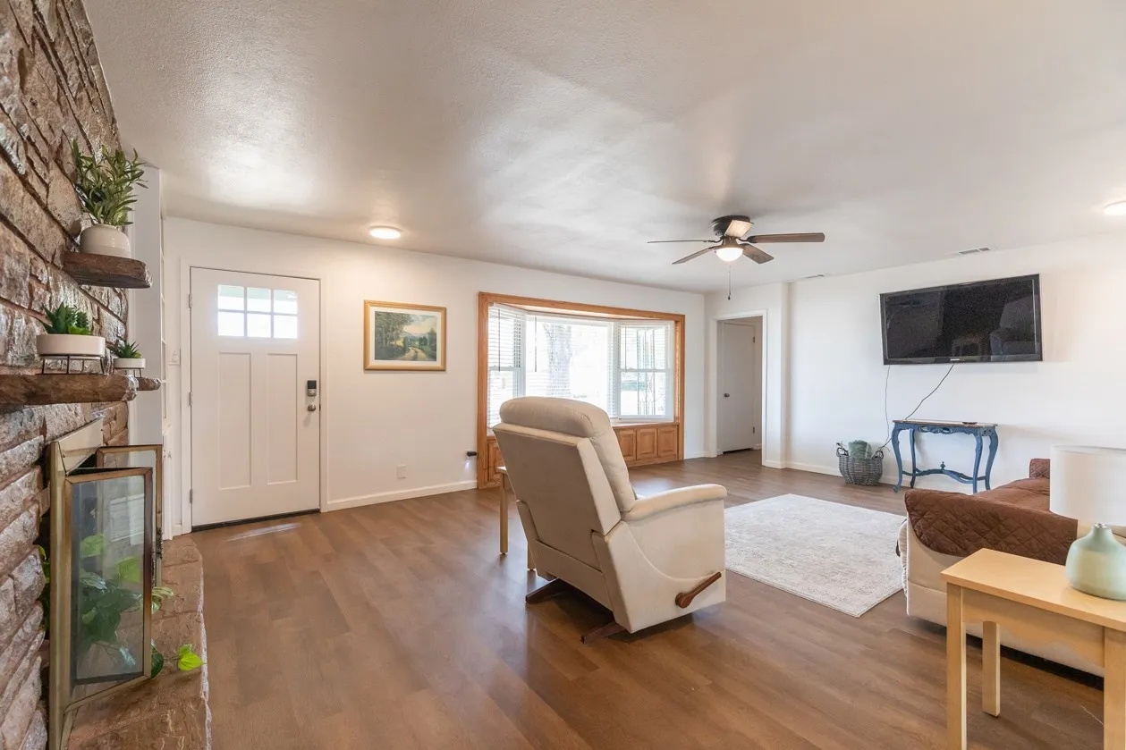 Single Family Residence For Sale in Taylor County , 2349 Cooke Street, Abilene, Texas 79605, 5 Bedroom, 3 Bathroom, Garage spaces, 2,577 Sqft, built in 1951, mls#21344970, Real Estate Agent in Abilene, Homes For Sale in Taylor county, Homes For Sale in Abilene, Realtor in Abilene Texas, Real Estate Brokerage Independent Realty Texas, Luminita Cordes Realtor