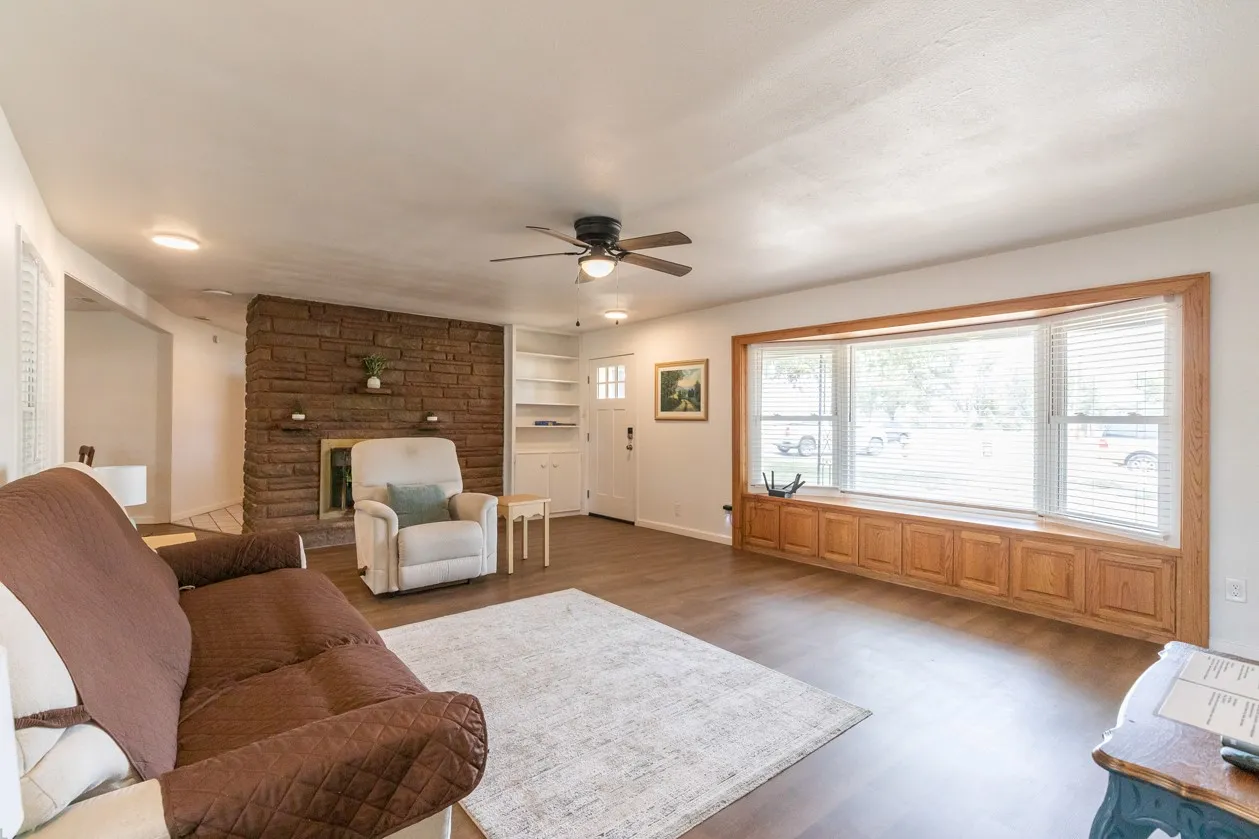 Single Family Residence For Sale in Taylor County , 2349 Cooke Street, Abilene, Texas 79605, 5 Bedroom, 3 Bathroom, Garage spaces, 2,577 Sqft, built in 1951, mls#21344970, Real Estate Agent in Abilene, Homes For Sale in Taylor county, Homes For Sale in Abilene, Realtor in Abilene Texas, Real Estate Brokerage Independent Realty Texas, Luminita Cordes Realtor