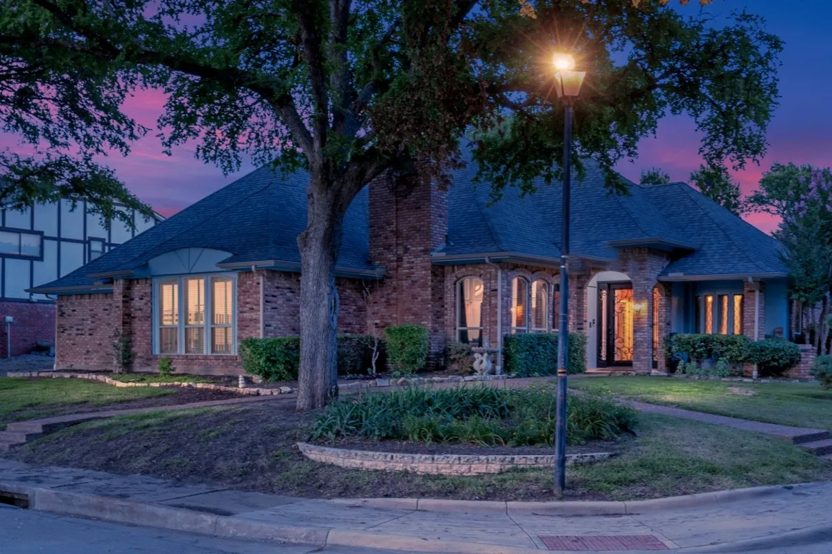 Single Family Residence For Sale in Collin County , 18104 Aramis Lane, Dallas, Texas 75252, 4 Bedroom, 3 Bathroom, 2 Garage spaces, 2,308 Sqft, built in 1981, mls#21344131, Real Estate Agent in Dallas, Homes For Sale in Collin county, Homes For Sale in Dallas, Realtor in Dallas Texas, Real Estate Brokerage Independent Realty Texas, Luminita Cordes Realtor