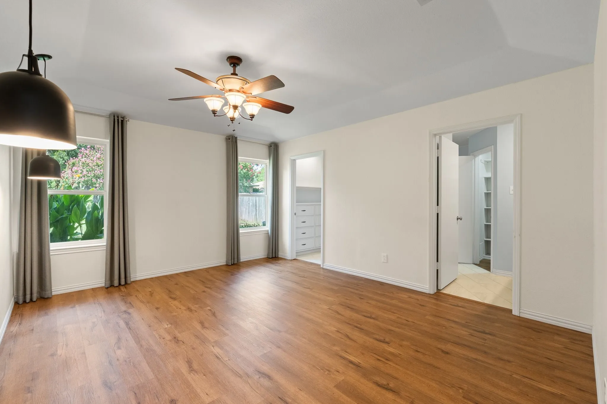 Single Family Residence For Sale in Tarrant County , 3756 Wedgworth Road S, Fort Worth, Texas 76133, 3 Bedroom, 2 Bathroom, 2 Garage spaces, 1,699 Sqft, built in 1976, mls#21345057, Real Estate Agent in Fort Worth, Homes For Sale in Tarrant county, Homes For Sale in Fort Worth, Realtor in Fort Worth Texas, Real Estate Brokerage Independent Realty Texas, Luminita Cordes Realtor