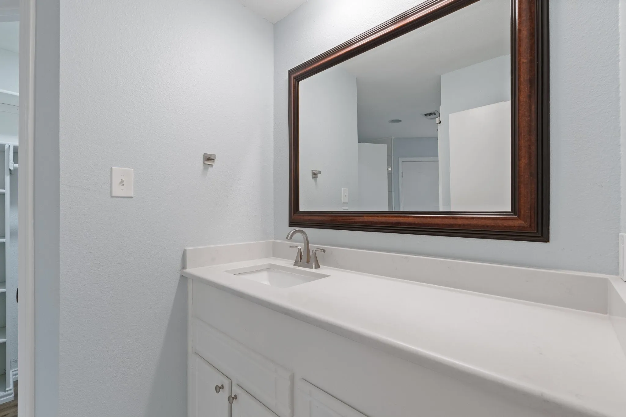 Single Family Residence For Sale in Tarrant County , 3756 Wedgworth Road S, Fort Worth, Texas 76133, 3 Bedroom, 2 Bathroom, 2 Garage spaces, 1,699 Sqft, built in 1976, mls#21345057, Real Estate Agent in Fort Worth, Homes For Sale in Tarrant county, Homes For Sale in Fort Worth, Realtor in Fort Worth Texas, Real Estate Brokerage Independent Realty Texas, Luminita Cordes Realtor