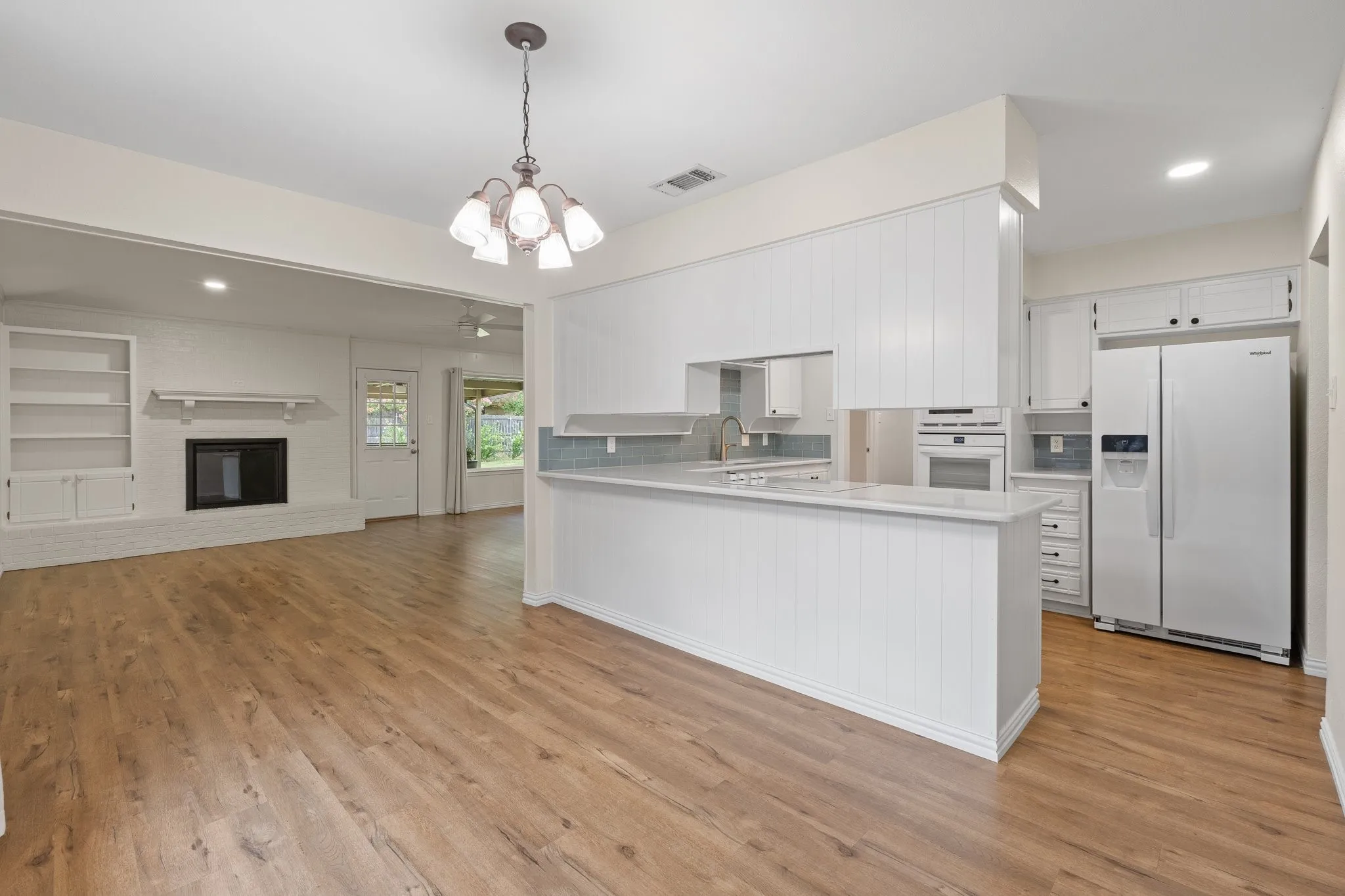 Single Family Residence For Sale in Tarrant County , 3756 Wedgworth Road S, Fort Worth, Texas 76133, 3 Bedroom, 2 Bathroom, 2 Garage spaces, 1,699 Sqft, built in 1976, mls#21345057, Real Estate Agent in Fort Worth, Homes For Sale in Tarrant county, Homes For Sale in Fort Worth, Realtor in Fort Worth Texas, Real Estate Brokerage Independent Realty Texas, Luminita Cordes Realtor