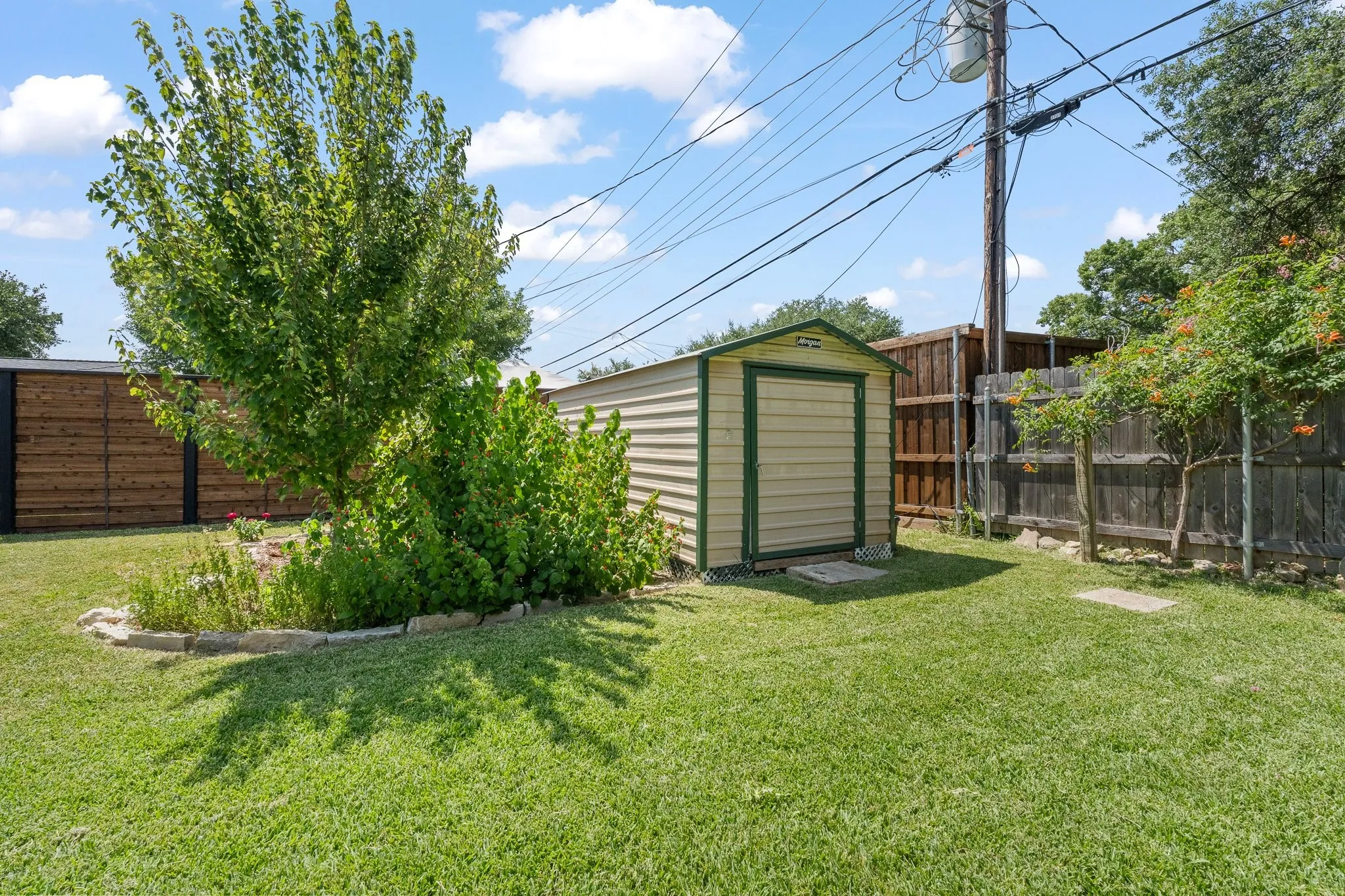 Single Family Residence For Sale in Tarrant County , 3756 Wedgworth Road S, Fort Worth, Texas 76133, 3 Bedroom, 2 Bathroom, 2 Garage spaces, 1,699 Sqft, built in 1976, mls#21345057, Real Estate Agent in Fort Worth, Homes For Sale in Tarrant county, Homes For Sale in Fort Worth, Realtor in Fort Worth Texas, Real Estate Brokerage Independent Realty Texas, Luminita Cordes Realtor