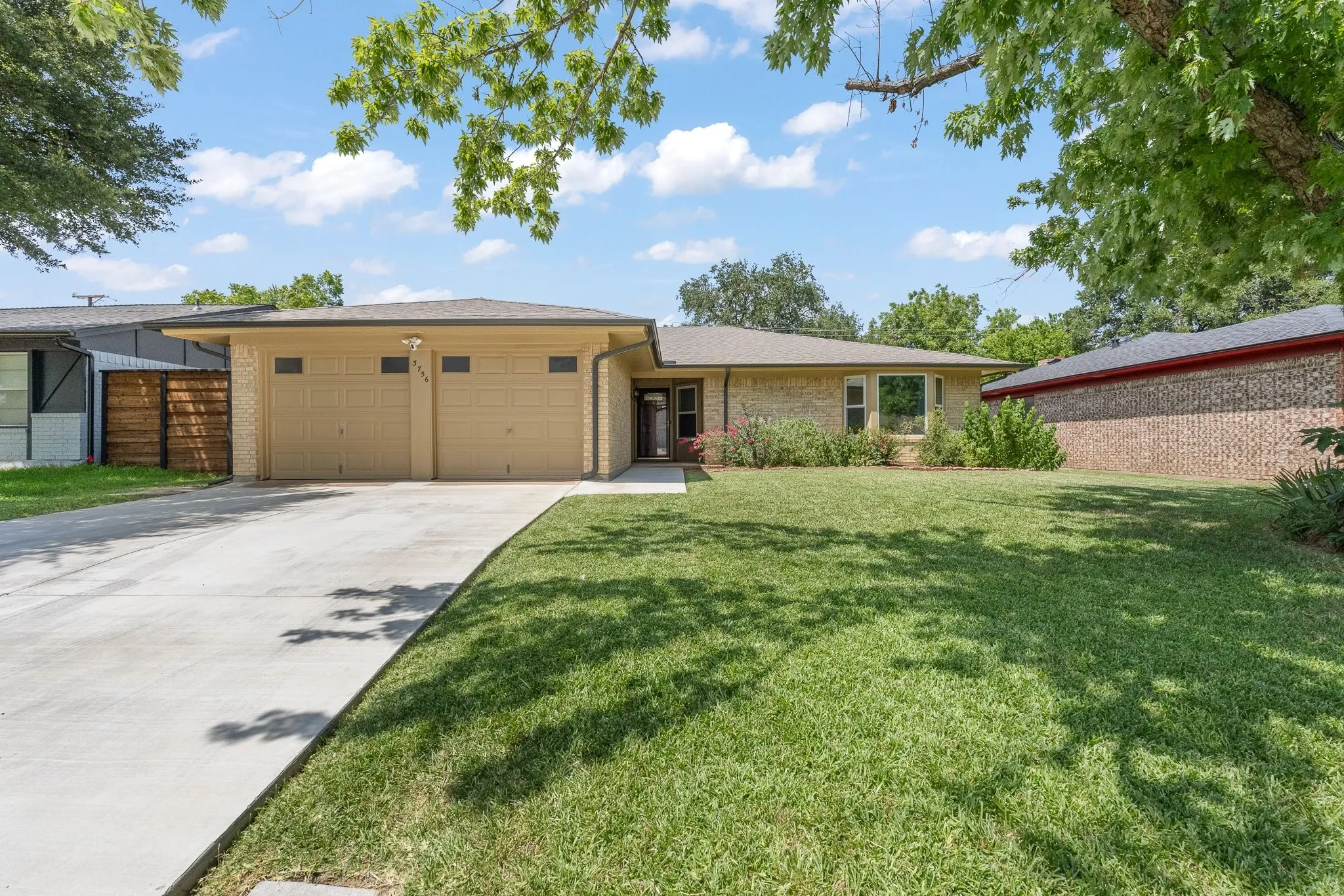 Single Family Residence For Sale in Tarrant County , 3756 Wedgworth Road S, Fort Worth, Texas 76133, 3 Bedroom, 2 Bathroom, 2 Garage spaces, 1,699 Sqft, built in 1976, mls#21345057, Real Estate Agent in Fort Worth, Homes For Sale in Tarrant county, Homes For Sale in Fort Worth, Realtor in Fort Worth Texas, Real Estate Brokerage Independent Realty Texas, Luminita Cordes Realtor