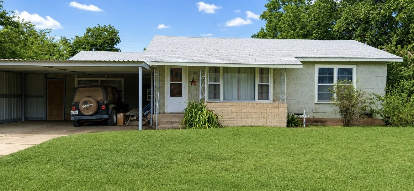 Single Family Residence For Sale in Young County , 1008 W Elm Street, Olney, Texas 76374, 2 Bedroom, 1 Bathroom, Garage spaces, 1,464 Sqft, built in 1955, mls#21342449, Real Estate Agent in Olney, Homes For Sale in Young county, Homes For Sale in Olney, Realtor in Olney Texas, Real Estate Brokerage Independent Realty Texas, Luminita Cordes Realtor