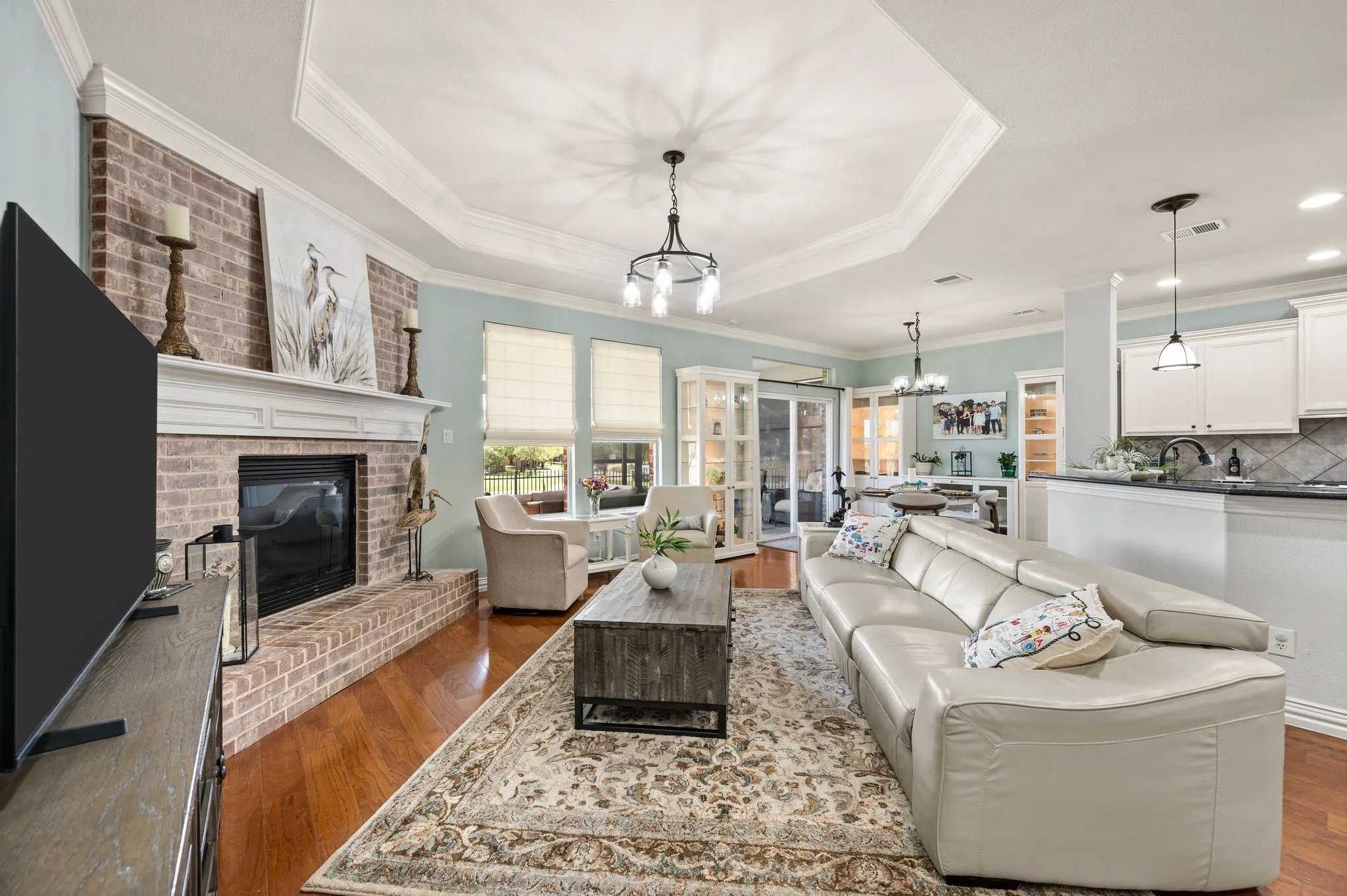 Hardwoods in Entry and Family