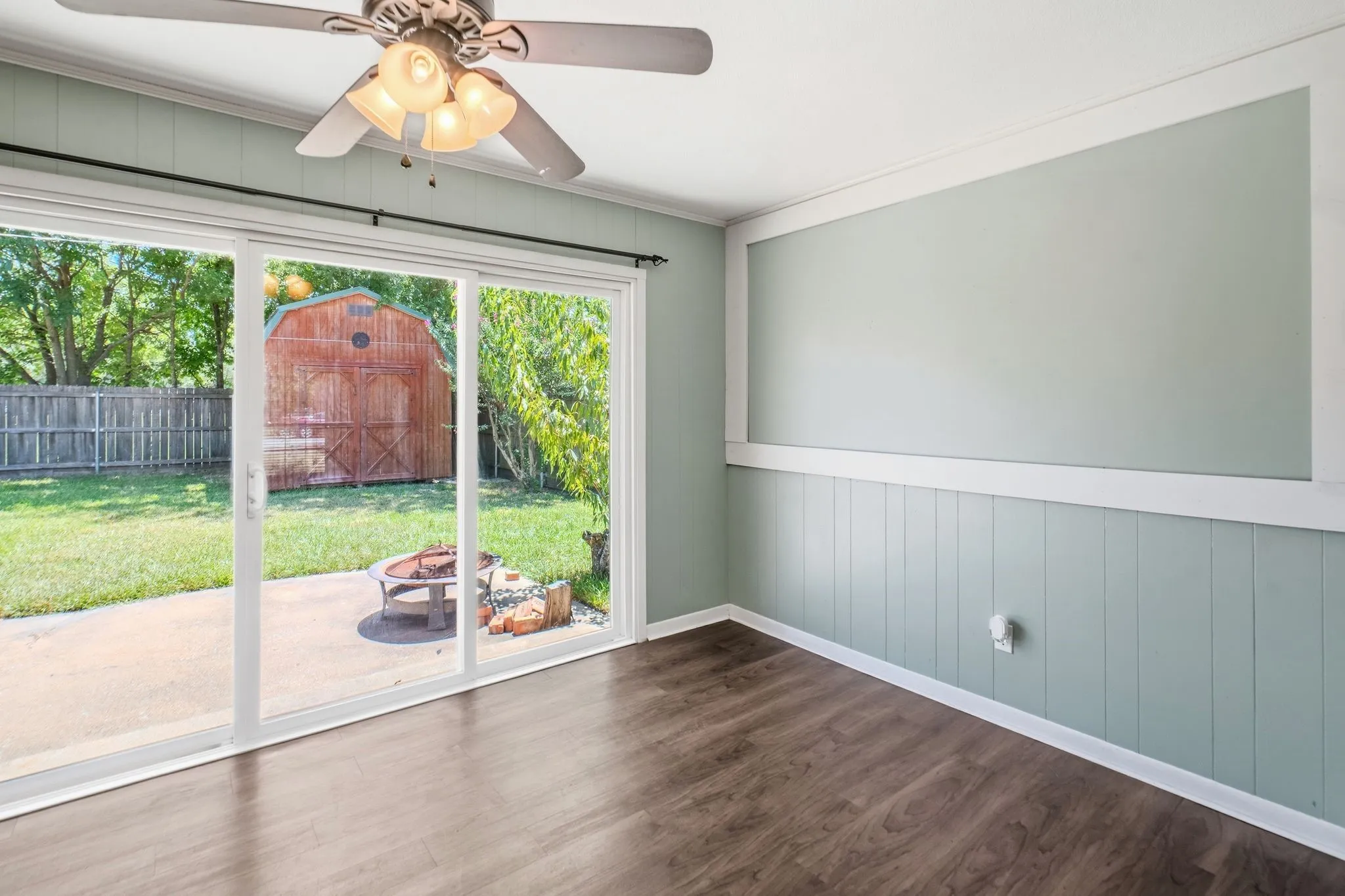 Single Family Residence For Sale in Hunt County , 2903 Melmar Park Street, Commerce, Texas 75428, 3 Bedroom, 2 Bathroom, 2 Garage spaces, 1,725 Sqft, built in 1969, mls#21344895, Real Estate Agent in Commerce, Homes For Sale in Hunt county, Homes For Sale in Commerce, Realtor in Commerce Texas, Real Estate Brokerage Independent Realty Texas, Luminita Cordes Realtor