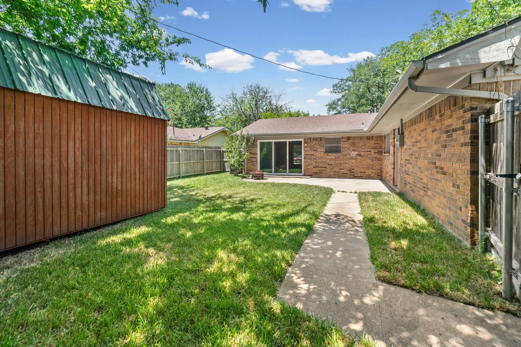 Single Family Residence For Sale in Hunt County , 2903 Melmar Park Street, Commerce, Texas 75428, 3 Bedroom, 2 Bathroom, 2 Garage spaces, 1,725 Sqft, built in 1969, mls#21344895, Real Estate Agent in Commerce, Homes For Sale in Hunt county, Homes For Sale in Commerce, Realtor in Commerce Texas, Real Estate Brokerage Independent Realty Texas, Luminita Cordes Realtor