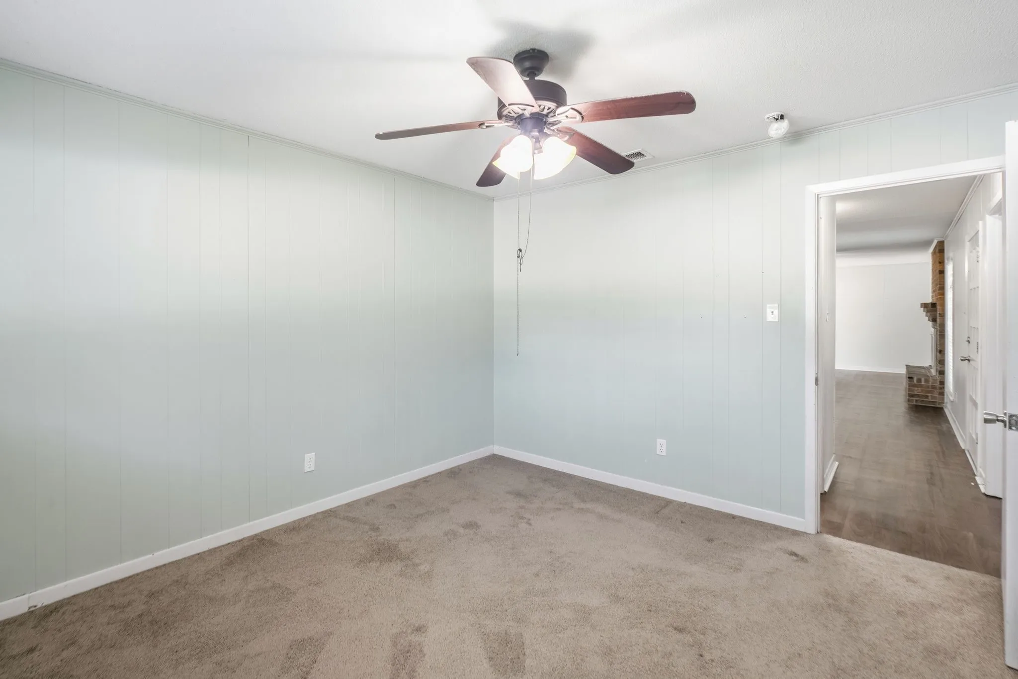 Single Family Residence For Sale in Hunt County , 2903 Melmar Park Street, Commerce, Texas 75428, 3 Bedroom, 2 Bathroom, 2 Garage spaces, 1,725 Sqft, built in 1969, mls#21344895, Real Estate Agent in Commerce, Homes For Sale in Hunt county, Homes For Sale in Commerce, Realtor in Commerce Texas, Real Estate Brokerage Independent Realty Texas, Luminita Cordes Realtor