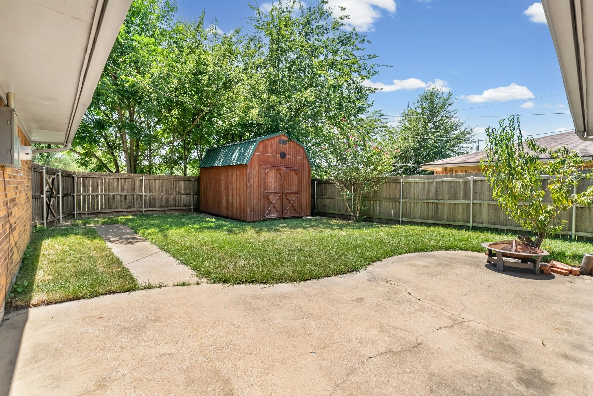 Single Family Residence For Sale in Hunt County , 2903 Melmar Park Street, Commerce, Texas 75428, 3 Bedroom, 2 Bathroom, 2 Garage spaces, 1,725 Sqft, built in 1969, mls#21344895, Real Estate Agent in Commerce, Homes For Sale in Hunt county, Homes For Sale in Commerce, Realtor in Commerce Texas, Real Estate Brokerage Independent Realty Texas, Luminita Cordes Realtor