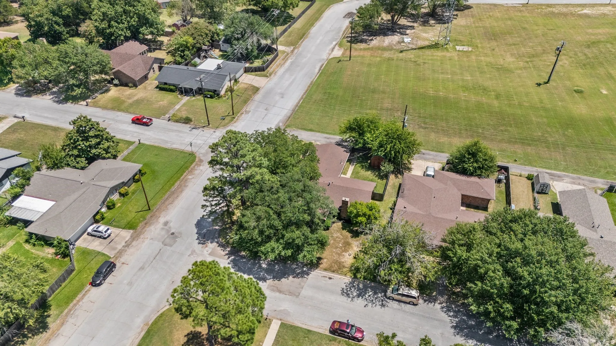 Single Family Residence For Sale in Hunt County , 2903 Melmar Park Street, Commerce, Texas 75428, 3 Bedroom, 2 Bathroom, 2 Garage spaces, 1,725 Sqft, built in 1969, mls#21344895, Real Estate Agent in Commerce, Homes For Sale in Hunt county, Homes For Sale in Commerce, Realtor in Commerce Texas, Real Estate Brokerage Independent Realty Texas, Luminita Cordes Realtor