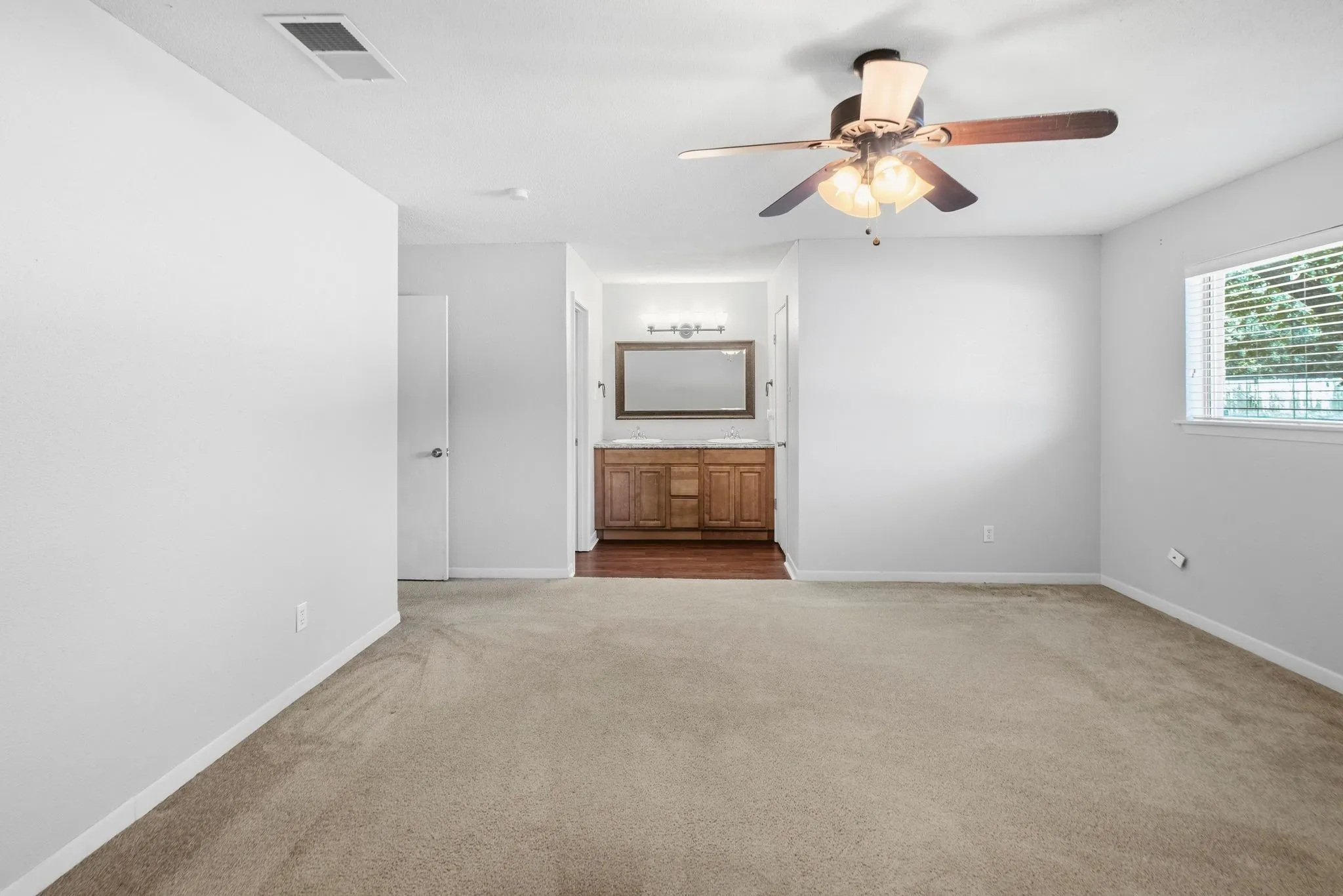 Single Family Residence For Sale in Hunt County , 2903 Melmar Park Street, Commerce, Texas 75428, 3 Bedroom, 2 Bathroom, 2 Garage spaces, 1,725 Sqft, built in 1969, mls#21344895, Real Estate Agent in Commerce, Homes For Sale in Hunt county, Homes For Sale in Commerce, Realtor in Commerce Texas, Real Estate Brokerage Independent Realty Texas, Luminita Cordes Realtor