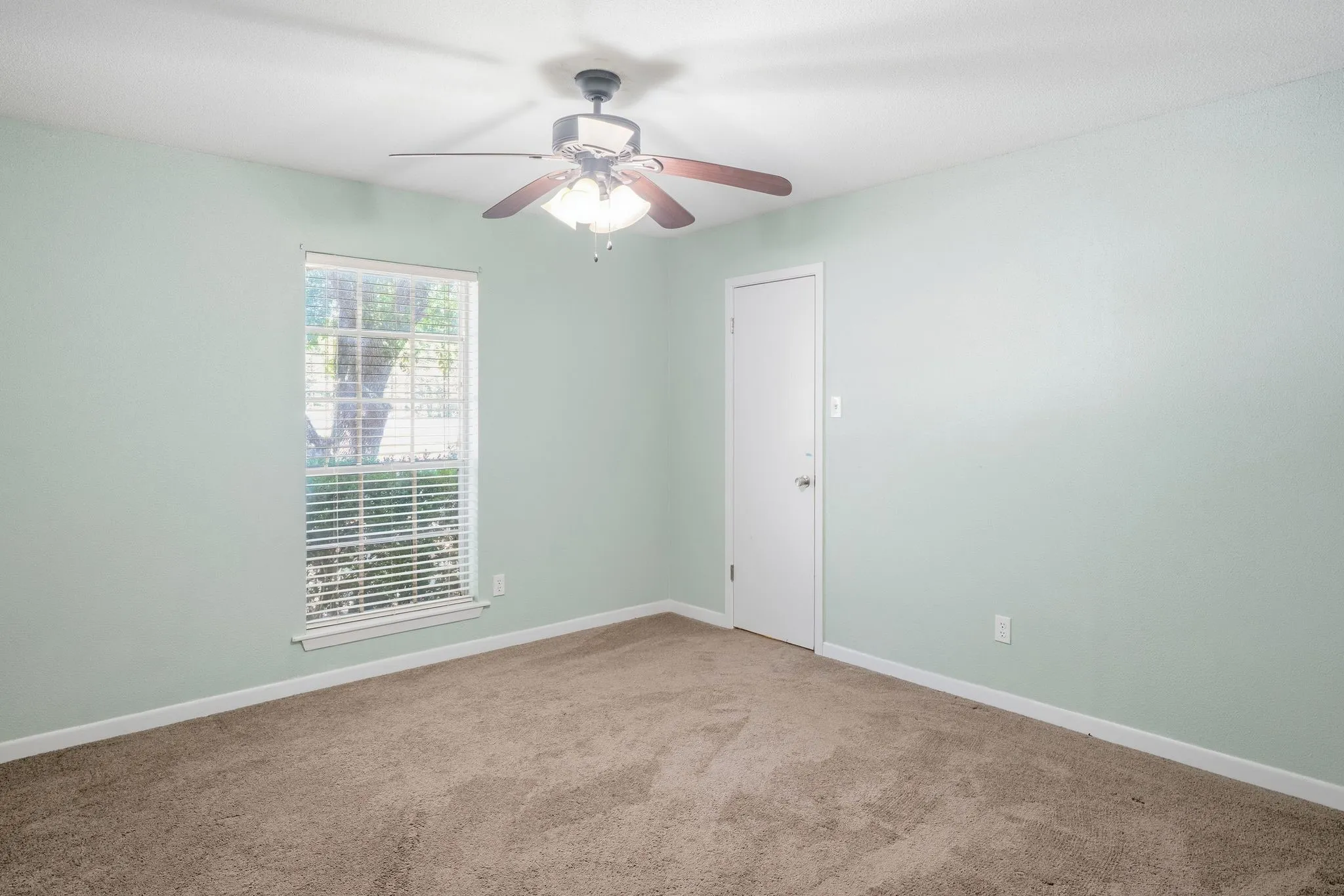Single Family Residence For Sale in Hunt County , 2903 Melmar Park Street, Commerce, Texas 75428, 3 Bedroom, 2 Bathroom, 2 Garage spaces, 1,725 Sqft, built in 1969, mls#21344895, Real Estate Agent in Commerce, Homes For Sale in Hunt county, Homes For Sale in Commerce, Realtor in Commerce Texas, Real Estate Brokerage Independent Realty Texas, Luminita Cordes Realtor