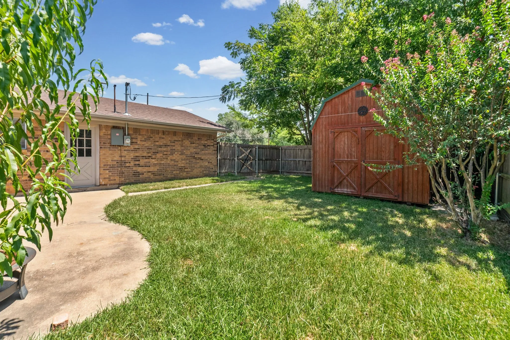 Single Family Residence For Sale in Hunt County , 2903 Melmar Park Street, Commerce, Texas 75428, 3 Bedroom, 2 Bathroom, 2 Garage spaces, 1,725 Sqft, built in 1969, mls#21344895, Real Estate Agent in Commerce, Homes For Sale in Hunt county, Homes For Sale in Commerce, Realtor in Commerce Texas, Real Estate Brokerage Independent Realty Texas, Luminita Cordes Realtor