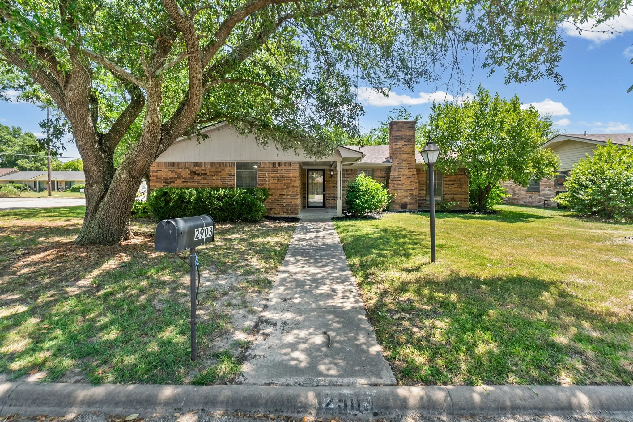 Single Family Residence For Sale in Hunt County , 2903 Melmar Park Street, Commerce, Texas 75428, 3 Bedroom, 2 Bathroom, 2 Garage spaces, 1,725 Sqft, built in 1969, mls#21344895, Real Estate Agent in Commerce, Homes For Sale in Hunt county, Homes For Sale in Commerce, Realtor in Commerce Texas, Real Estate Brokerage Independent Realty Texas, Luminita Cordes Realtor