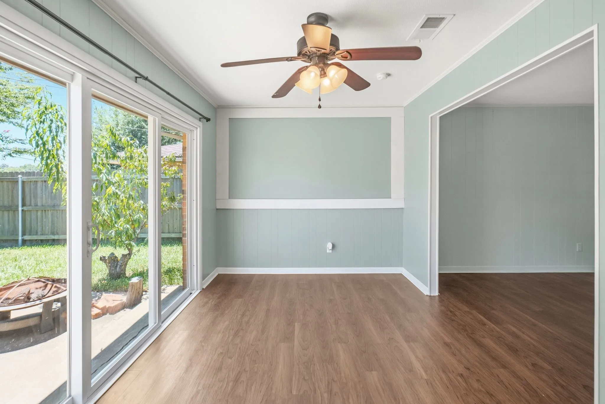 Single Family Residence For Sale in Hunt County , 2903 Melmar Park Street, Commerce, Texas 75428, 3 Bedroom, 2 Bathroom, 2 Garage spaces, 1,725 Sqft, built in 1969, mls#21344895, Real Estate Agent in Commerce, Homes For Sale in Hunt county, Homes For Sale in Commerce, Realtor in Commerce Texas, Real Estate Brokerage Independent Realty Texas, Luminita Cordes Realtor