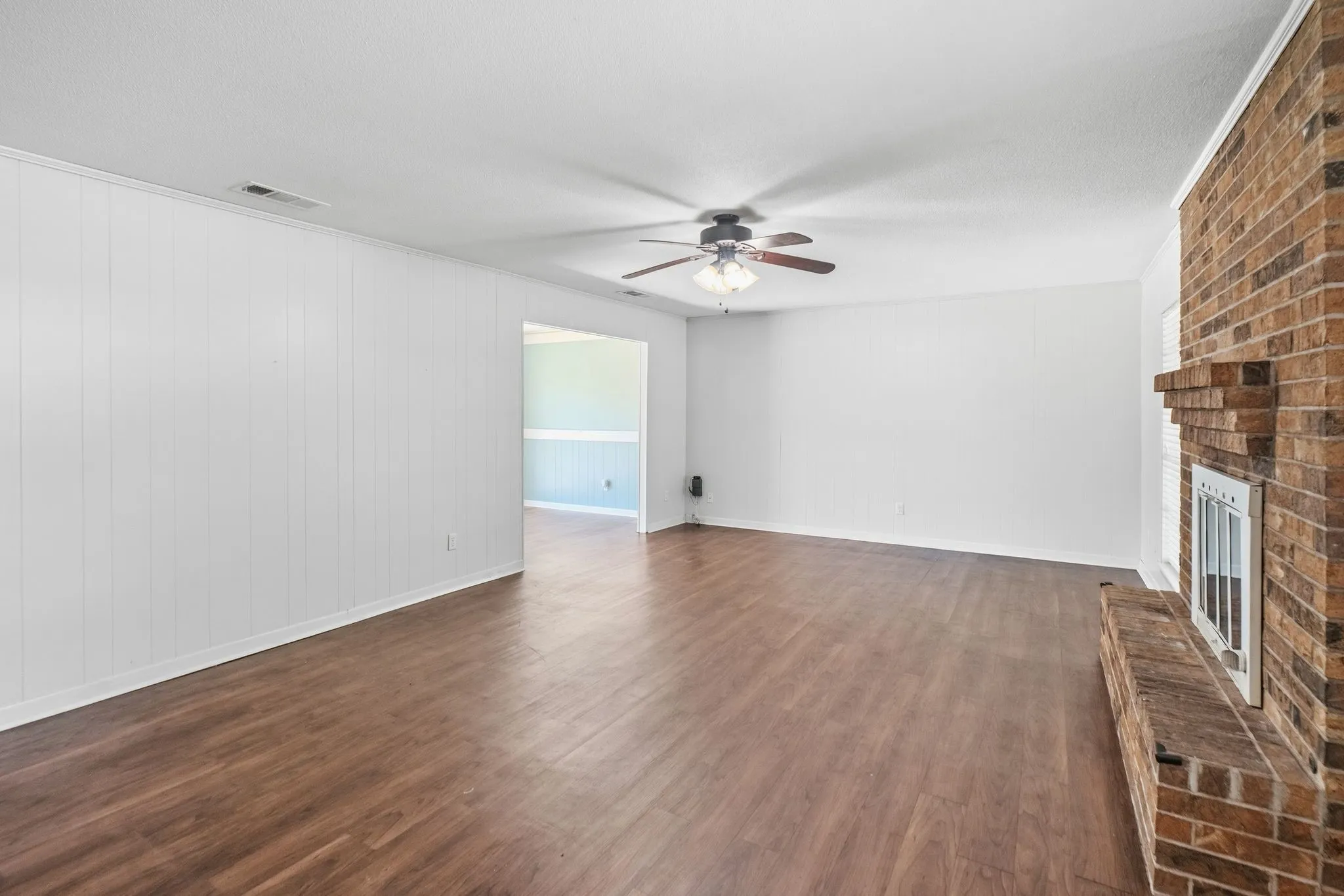 Single Family Residence For Sale in Hunt County , 2903 Melmar Park Street, Commerce, Texas 75428, 3 Bedroom, 2 Bathroom, 2 Garage spaces, 1,725 Sqft, built in 1969, mls#21344895, Real Estate Agent in Commerce, Homes For Sale in Hunt county, Homes For Sale in Commerce, Realtor in Commerce Texas, Real Estate Brokerage Independent Realty Texas, Luminita Cordes Realtor