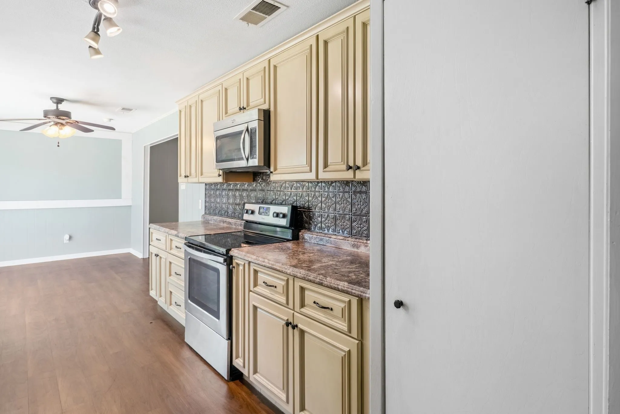 Single Family Residence For Sale in Hunt County , 2903 Melmar Park Street, Commerce, Texas 75428, 3 Bedroom, 2 Bathroom, 2 Garage spaces, 1,725 Sqft, built in 1969, mls#21344895, Real Estate Agent in Commerce, Homes For Sale in Hunt county, Homes For Sale in Commerce, Realtor in Commerce Texas, Real Estate Brokerage Independent Realty Texas, Luminita Cordes Realtor