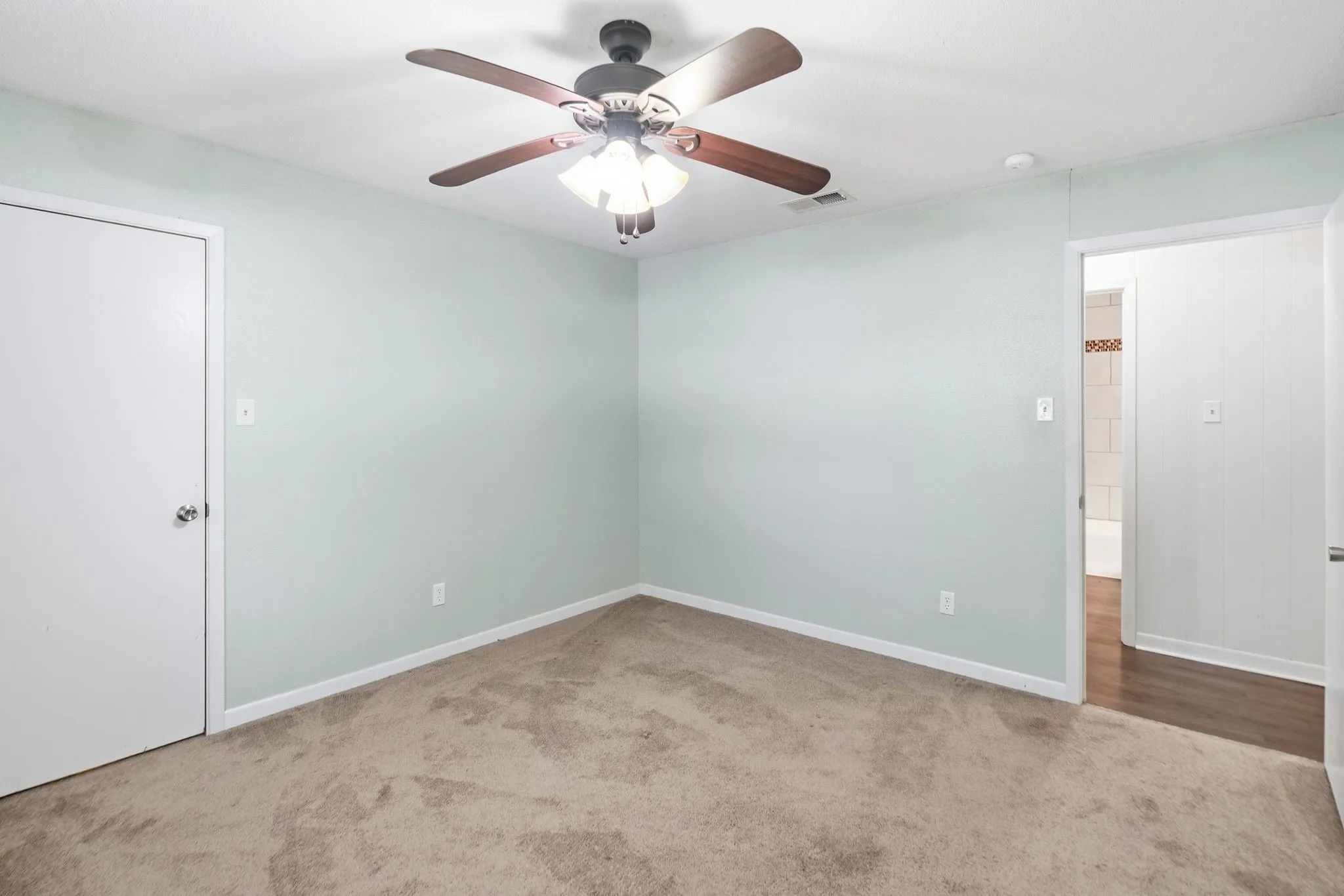 Single Family Residence For Sale in Hunt County , 2903 Melmar Park Street, Commerce, Texas 75428, 3 Bedroom, 2 Bathroom, 2 Garage spaces, 1,725 Sqft, built in 1969, mls#21344895, Real Estate Agent in Commerce, Homes For Sale in Hunt county, Homes For Sale in Commerce, Realtor in Commerce Texas, Real Estate Brokerage Independent Realty Texas, Luminita Cordes Realtor