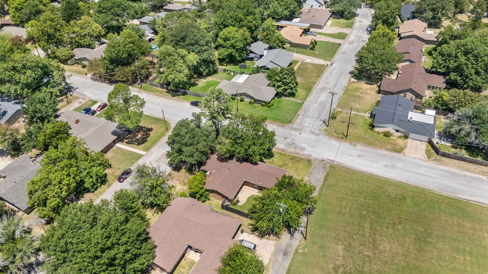 Single Family Residence For Sale in Hunt County , 2903 Melmar Park Street, Commerce, Texas 75428, 3 Bedroom, 2 Bathroom, 2 Garage spaces, 1,725 Sqft, built in 1969, mls#21344895, Real Estate Agent in Commerce, Homes For Sale in Hunt county, Homes For Sale in Commerce, Realtor in Commerce Texas, Real Estate Brokerage Independent Realty Texas, Luminita Cordes Realtor