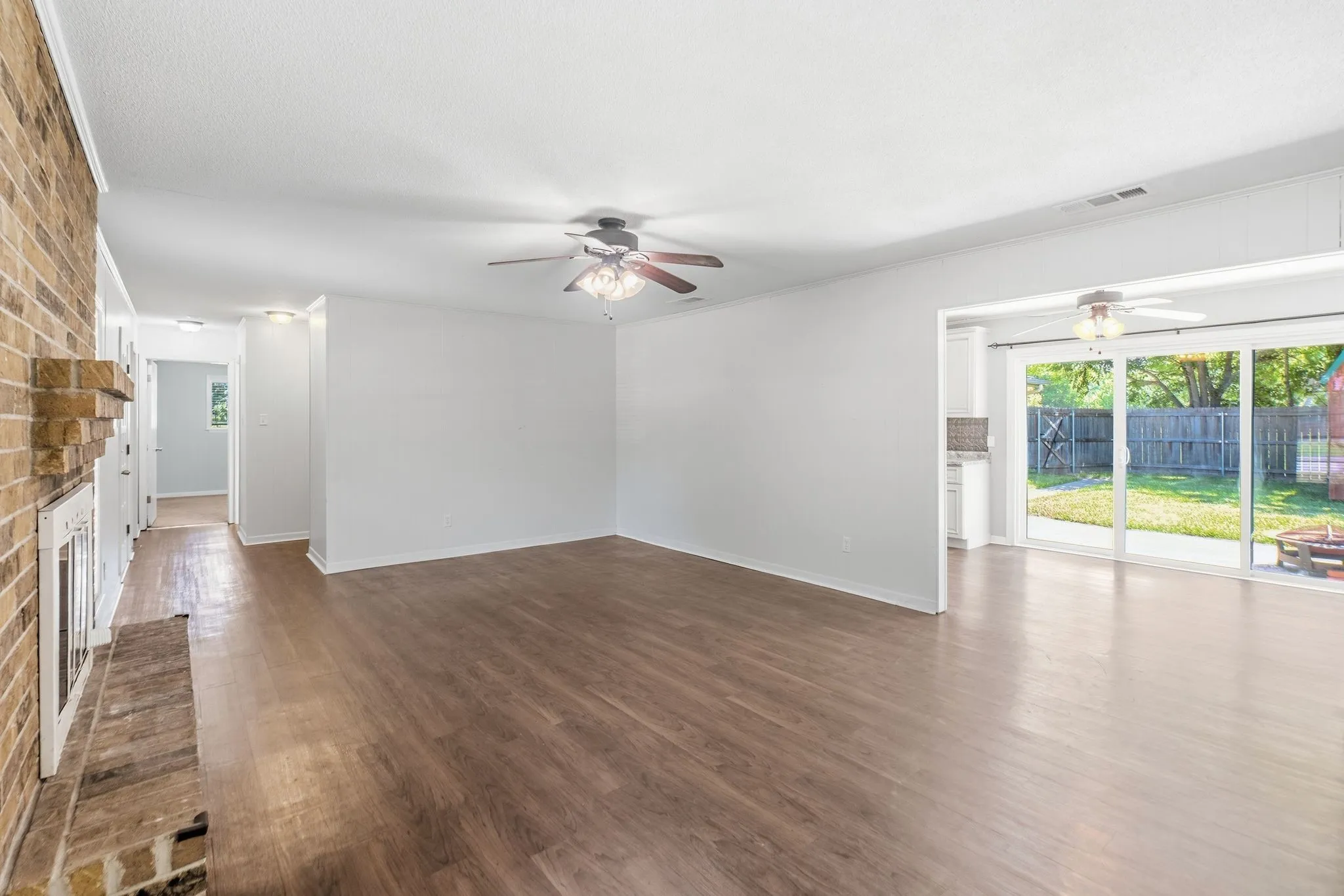 Single Family Residence For Sale in Hunt County , 2903 Melmar Park Street, Commerce, Texas 75428, 3 Bedroom, 2 Bathroom, 2 Garage spaces, 1,725 Sqft, built in 1969, mls#21344895, Real Estate Agent in Commerce, Homes For Sale in Hunt county, Homes For Sale in Commerce, Realtor in Commerce Texas, Real Estate Brokerage Independent Realty Texas, Luminita Cordes Realtor