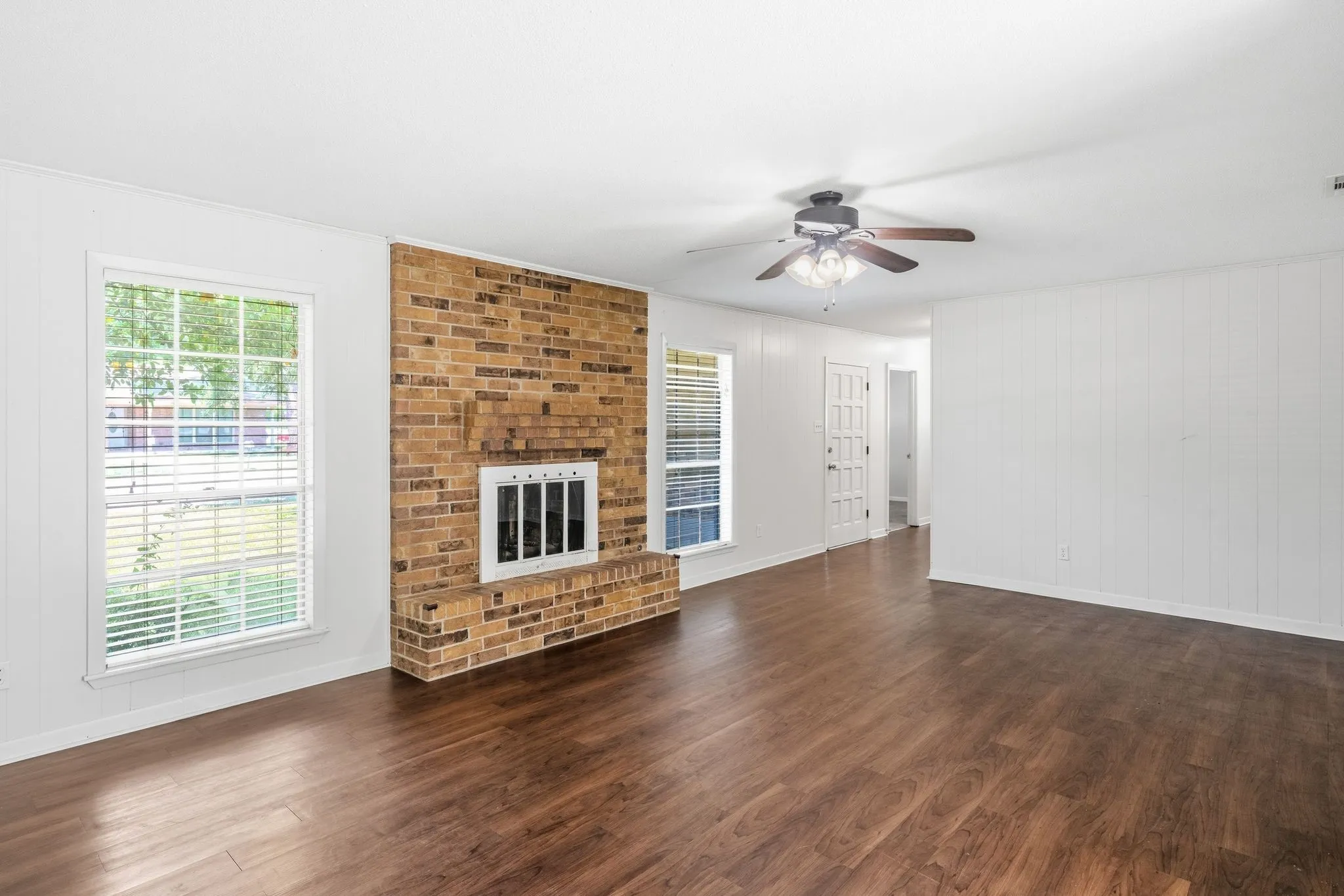 Single Family Residence For Sale in Hunt County , 2903 Melmar Park Street, Commerce, Texas 75428, 3 Bedroom, 2 Bathroom, 2 Garage spaces, 1,725 Sqft, built in 1969, mls#21344895, Real Estate Agent in Commerce, Homes For Sale in Hunt county, Homes For Sale in Commerce, Realtor in Commerce Texas, Real Estate Brokerage Independent Realty Texas, Luminita Cordes Realtor