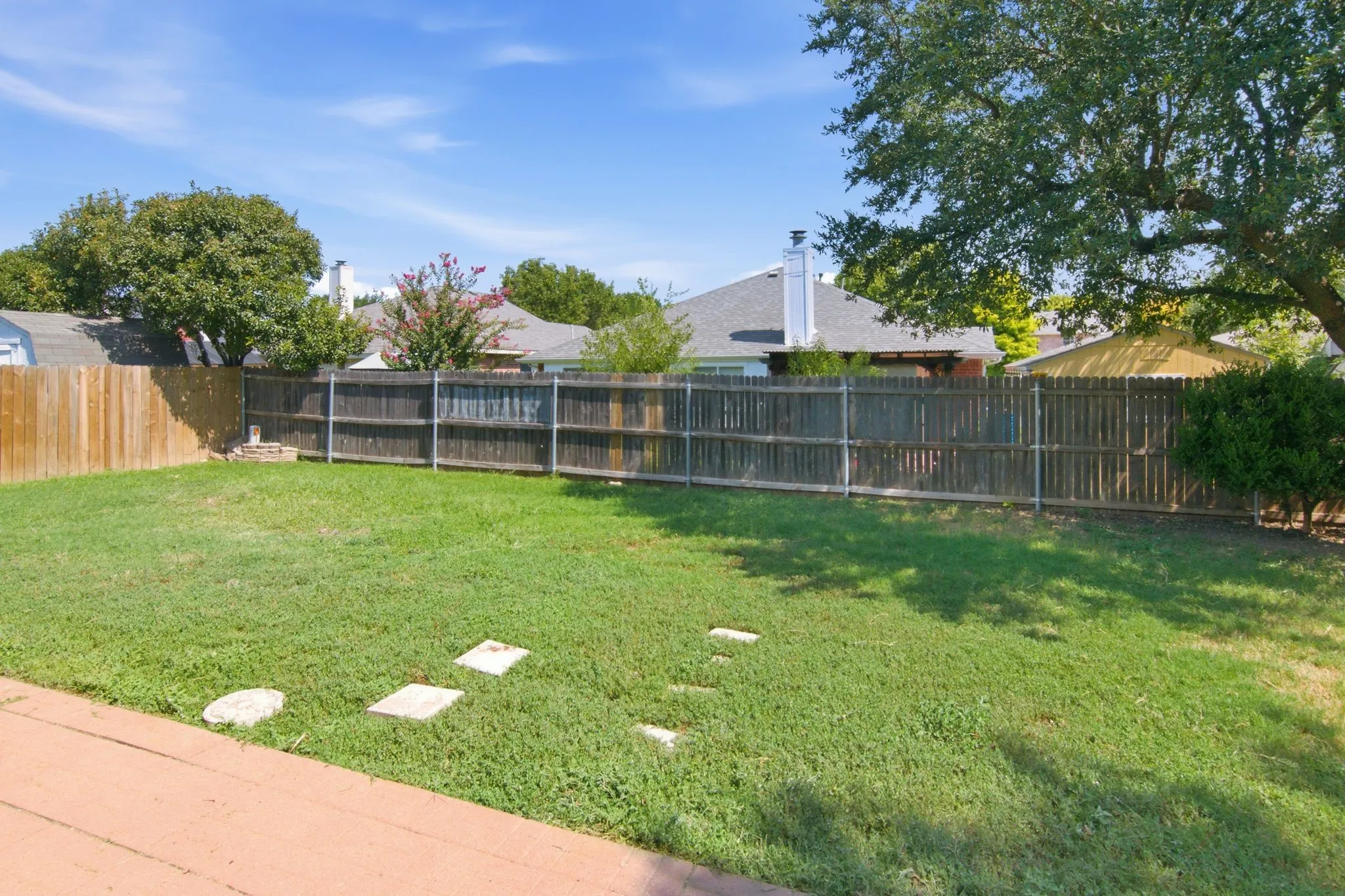 Single Family Residence For Sale in Tarrant County , 740 Cardinal Drive, Saginaw, Texas 76131, 4 Bedroom, 3 Bathroom, 2 Garage spaces, 2,408 Sqft, built in 2001, mls#21342915, Real Estate Agent in Saginaw, Homes For Sale in Tarrant county, Homes For Sale in Saginaw, Realtor in Saginaw Texas, Real Estate Brokerage Independent Realty Texas, Luminita Cordes Realtor
