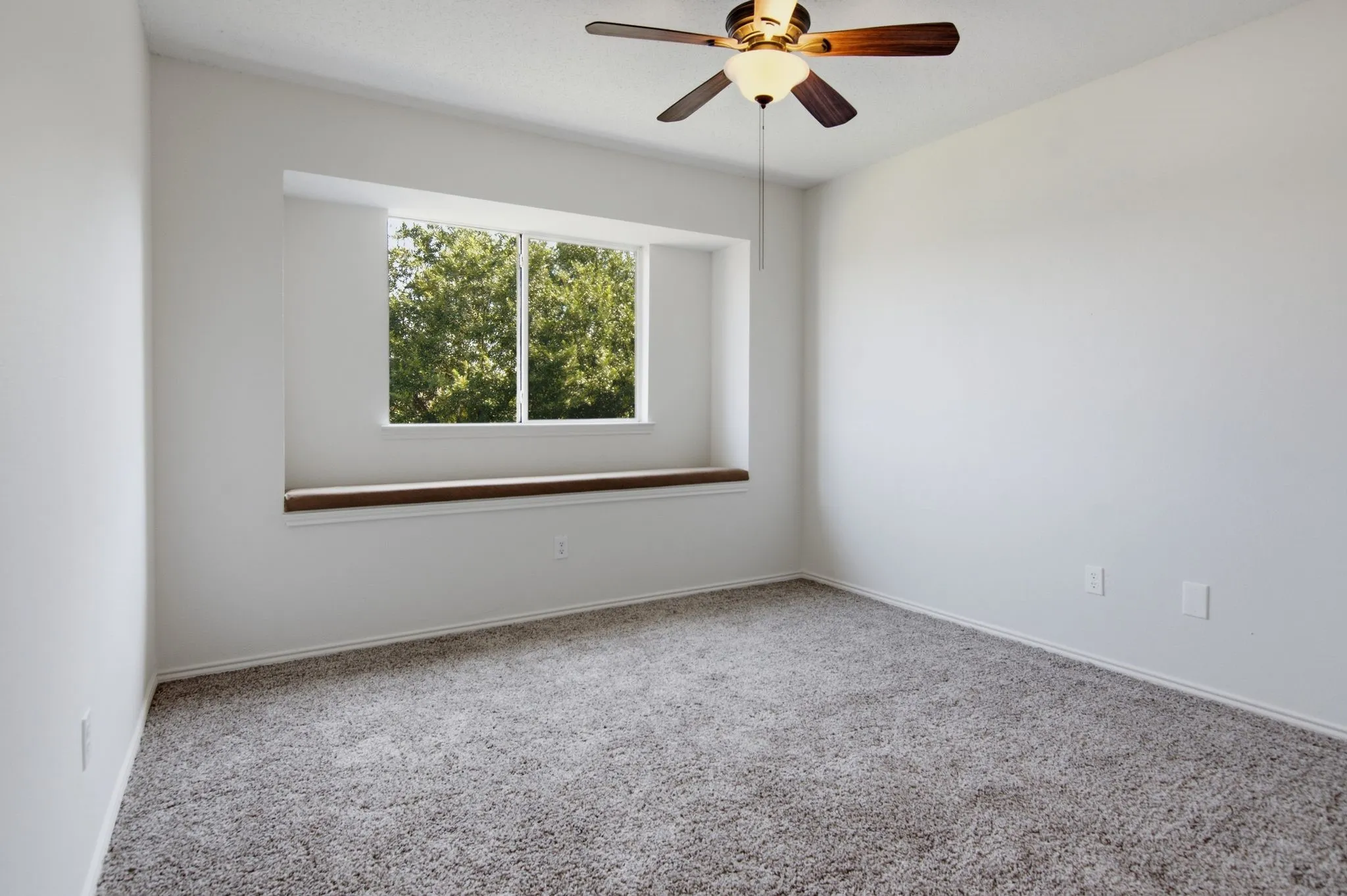 Single Family Residence For Sale in Tarrant County , 740 Cardinal Drive, Saginaw, Texas 76131, 4 Bedroom, 3 Bathroom, 2 Garage spaces, 2,408 Sqft, built in 2001, mls#21342915, Real Estate Agent in Saginaw, Homes For Sale in Tarrant county, Homes For Sale in Saginaw, Realtor in Saginaw Texas, Real Estate Brokerage Independent Realty Texas, Luminita Cordes Realtor