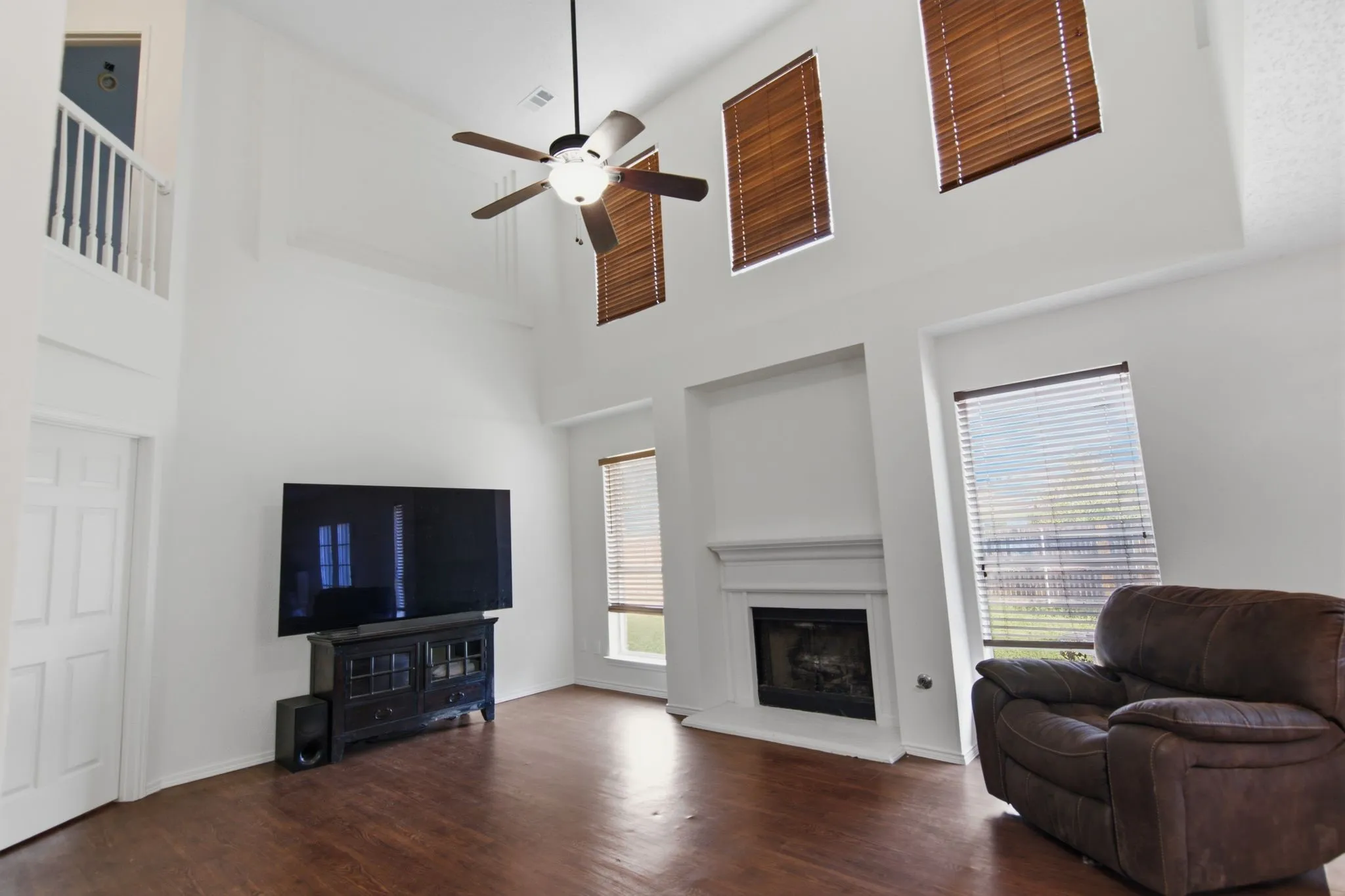 Single Family Residence For Sale in Tarrant County , 740 Cardinal Drive, Saginaw, Texas 76131, 4 Bedroom, 3 Bathroom, 2 Garage spaces, 2,408 Sqft, built in 2001, mls#21342915, Real Estate Agent in Saginaw, Homes For Sale in Tarrant county, Homes For Sale in Saginaw, Realtor in Saginaw Texas, Real Estate Brokerage Independent Realty Texas, Luminita Cordes Realtor