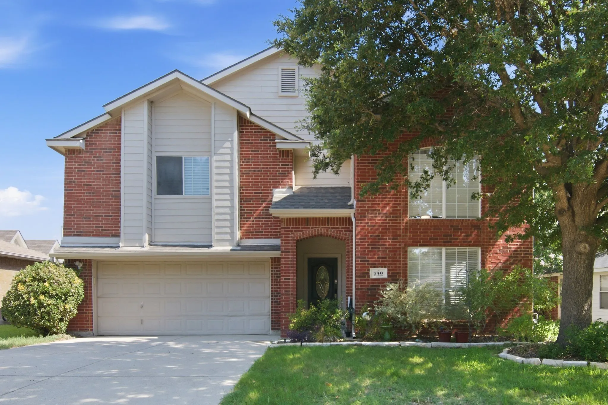 Single Family Residence For Sale in Tarrant County , 740 Cardinal Drive, Saginaw, Texas 76131, 4 Bedroom, 3 Bathroom, 2 Garage spaces, 2,408 Sqft, built in 2001, mls#21342915, Real Estate Agent in Saginaw, Homes For Sale in Tarrant county, Homes For Sale in Saginaw, Realtor in Saginaw Texas, Real Estate Brokerage Independent Realty Texas, Luminita Cordes Realtor