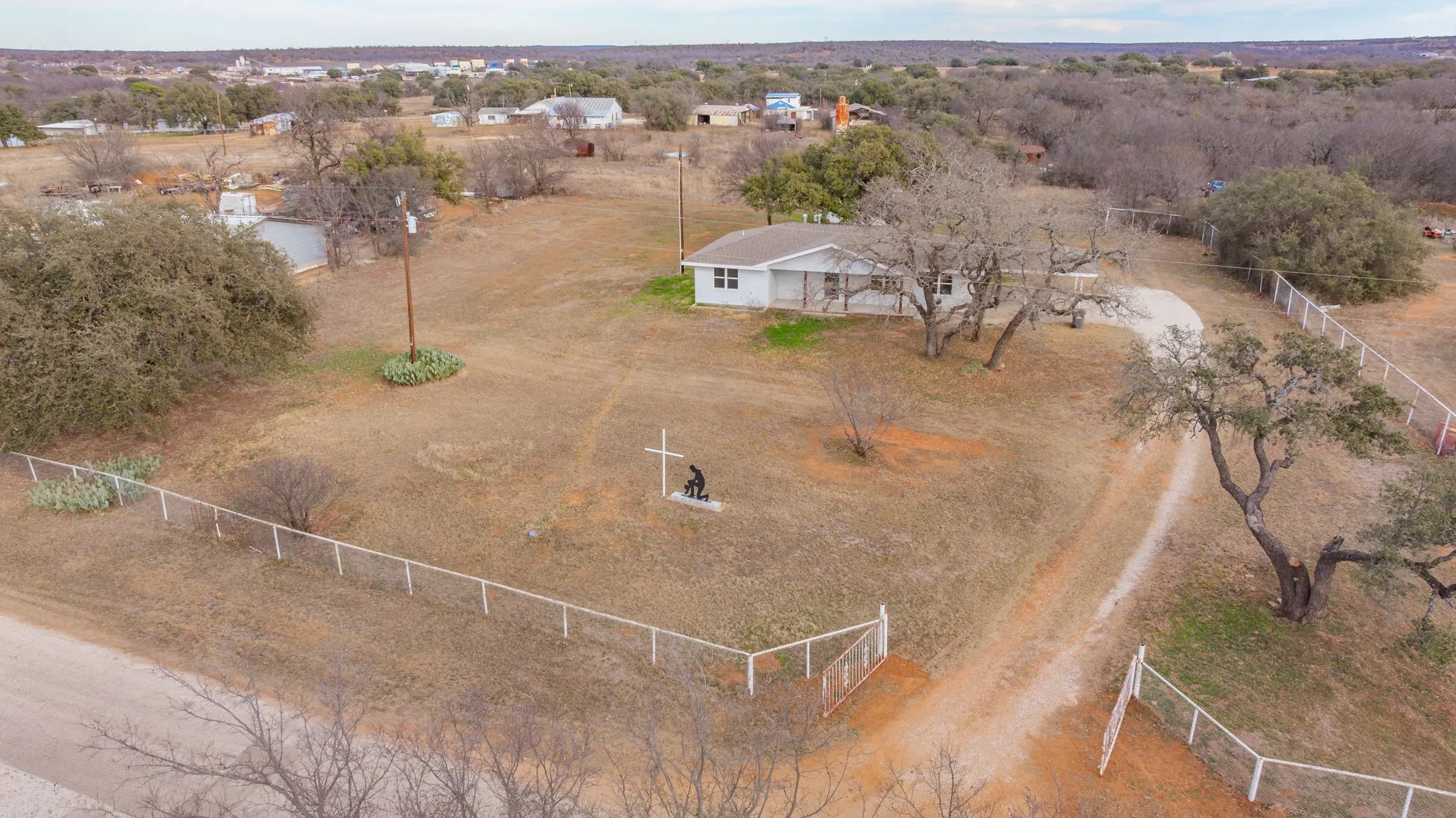 Single Family Residence For Sale in Young County , 3041 Old Bunger Road S, Graham, Texas 76450, 3 Bedroom, 2 Bathroom, Garage spaces, 1,584 Sqft, built in 1940, Price $299,500, mls#21344717, Real Estate Agent in Graham, Homes For Sale in Young county, Homes For Sale in Graham, Realtor in Graham Texas, Real Estate Brokerage Independent Realty Texas, Luminita Cordes Realtor