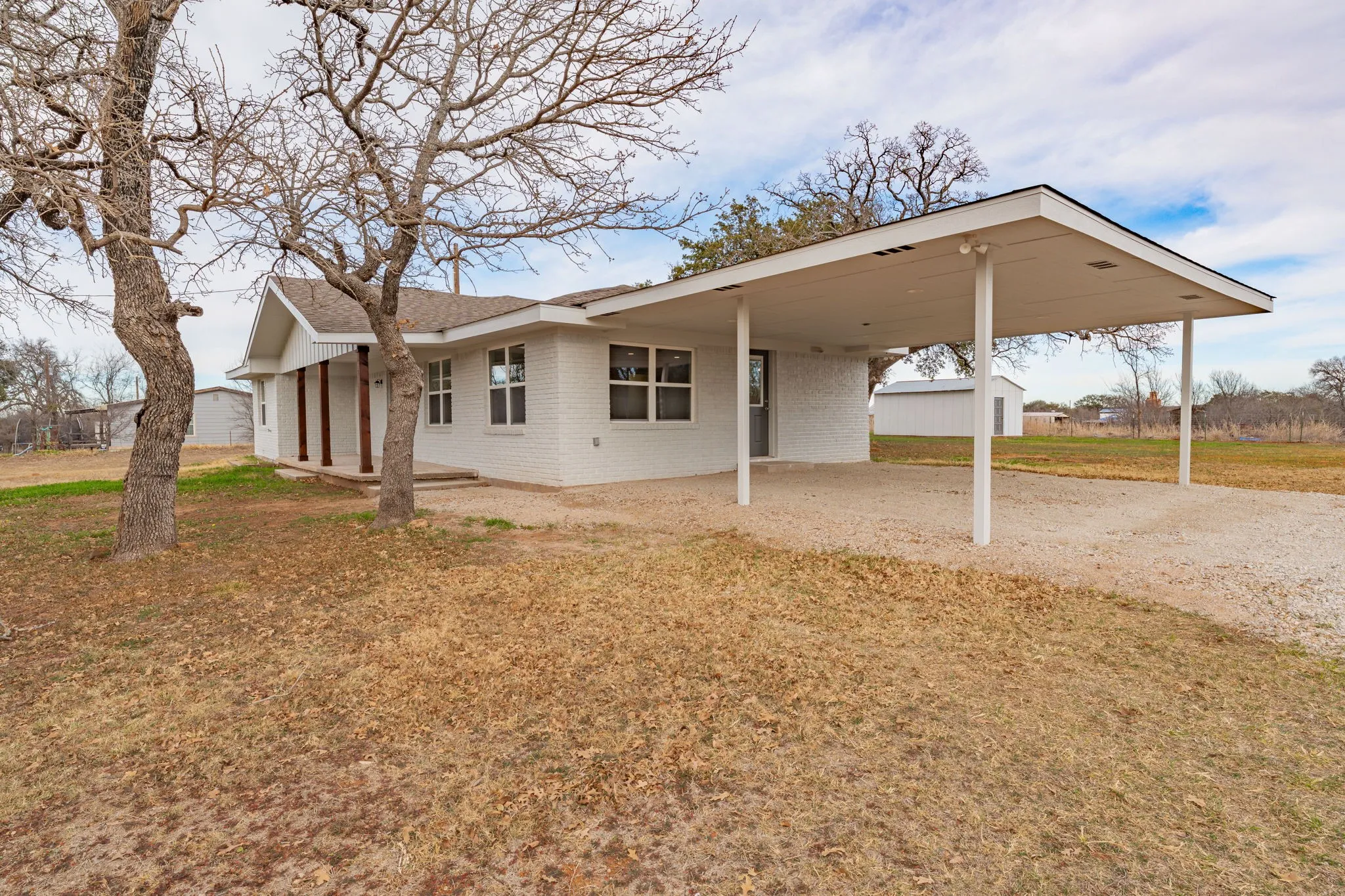 Single Family Residence For Sale in Young County , 3041 Old Bunger Road S, Graham, Texas 76450, 3 Bedroom, 2 Bathroom, Garage spaces, 1,584 Sqft, built in 1940, Price $299,500, mls#21344717, Real Estate Agent in Graham, Homes For Sale in Young county, Homes For Sale in Graham, Realtor in Graham Texas, Real Estate Brokerage Independent Realty Texas, Luminita Cordes Realtor
