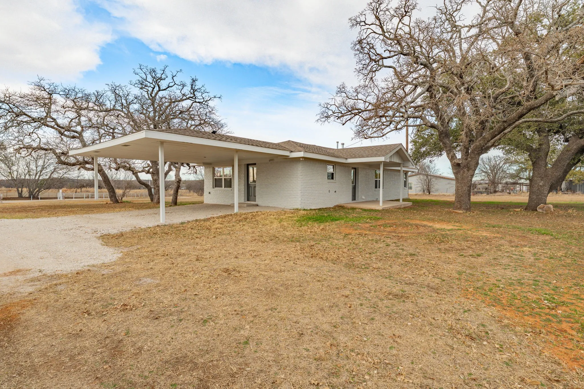 Single Family Residence For Sale in Young County , 3041 Old Bunger Road S, Graham, Texas 76450, 3 Bedroom, 2 Bathroom, Garage spaces, 1,584 Sqft, built in 1940, Price $299,500, mls#21344717, Real Estate Agent in Graham, Homes For Sale in Young county, Homes For Sale in Graham, Realtor in Graham Texas, Real Estate Brokerage Independent Realty Texas, Luminita Cordes Realtor
