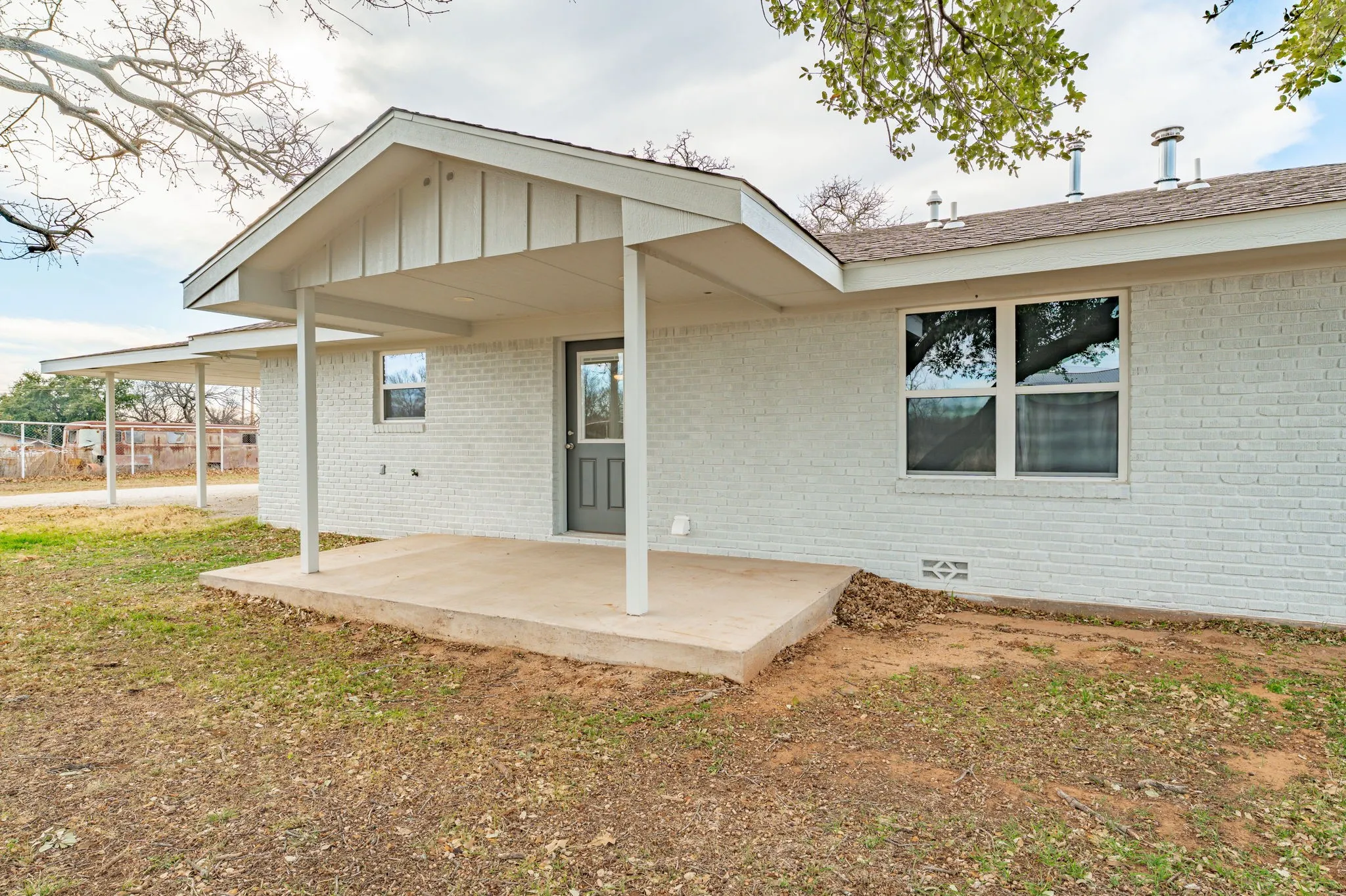 Single Family Residence For Sale in Young County , 3041 Old Bunger Road S, Graham, Texas 76450, 3 Bedroom, 2 Bathroom, Garage spaces, 1,584 Sqft, built in 1940, Price $299,500, mls#21344717, Real Estate Agent in Graham, Homes For Sale in Young county, Homes For Sale in Graham, Realtor in Graham Texas, Real Estate Brokerage Independent Realty Texas, Luminita Cordes Realtor
