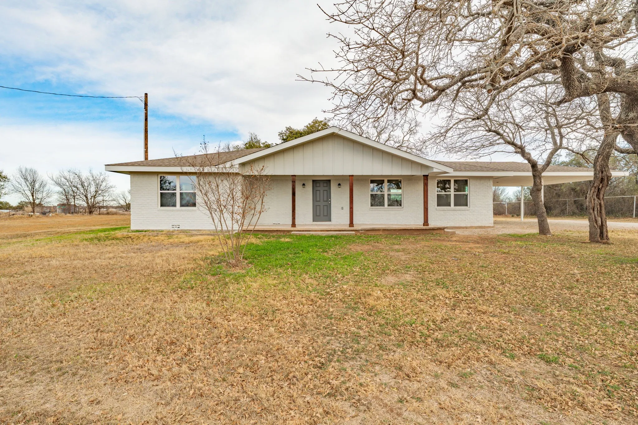 Single Family Residence For Sale in Young County , 3041 Old Bunger Road S, Graham, Texas 76450, 3 Bedroom, 2 Bathroom, Garage spaces, 1,584 Sqft, built in 1940, Price $299,500, mls#21344717, Real Estate Agent in Graham, Homes For Sale in Young county, Homes For Sale in Graham, Realtor in Graham Texas, Real Estate Brokerage Independent Realty Texas, Luminita Cordes Realtor