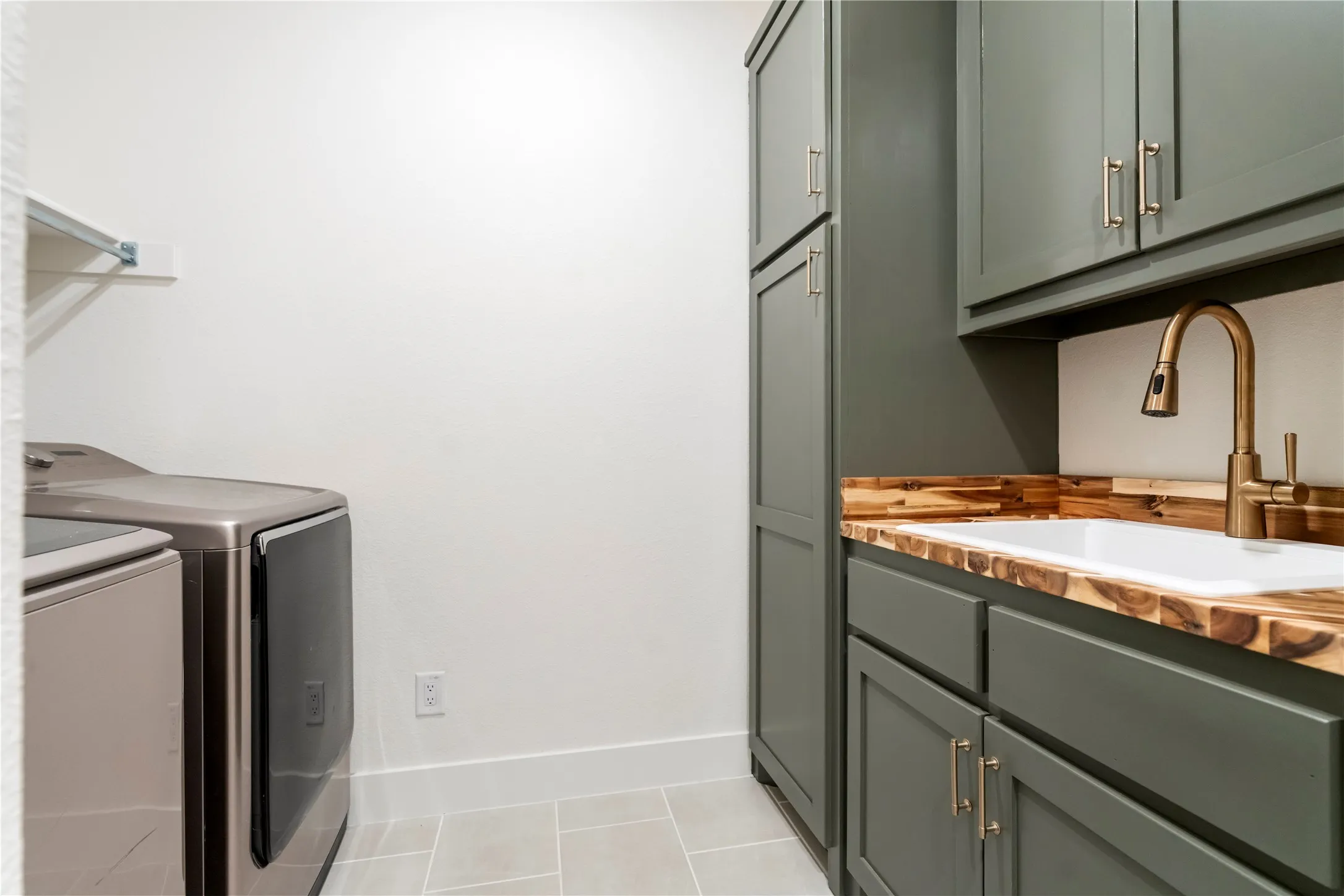 Single Family Residence For Sale in Rockwall County , 1716 Grenache Drive, Mclendon Chisholm, Texas 75032, 4 Bedroom, 4 Bathroom, 3 Garage spaces, 2,949 Sqft, built in 2025, mls#21344080, Real Estate Agent in Mclendon Chisholm, Homes For Sale in Rockwall county, Homes For Sale in Mclendon Chisholm, Realtor in Mclendon Chisholm Texas, Real Estate Brokerage Independent Realty Texas, Luminita Cordes Realtor