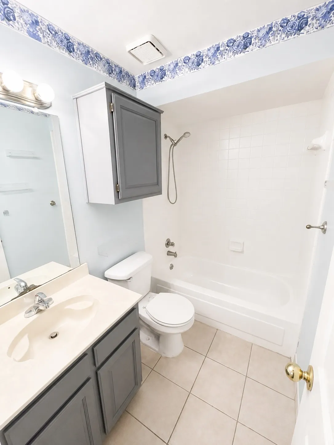 Single Family Residence For Rent in Dallas County , 553 Raintree Circle, Coppell, Texas 75019, 3 Bedroom, 3 Bathroom, 2 Garage spaces, 1,846 Sqft, built in 1990, mls#21345243, Real Estate Agent in Coppell, Homes For Rent in Dallas county, Homes For Rent in Coppell, Realtor in Coppell Texas, Real Estate Brokerage Independent Realty Texas, Luminita Cordes Realtor