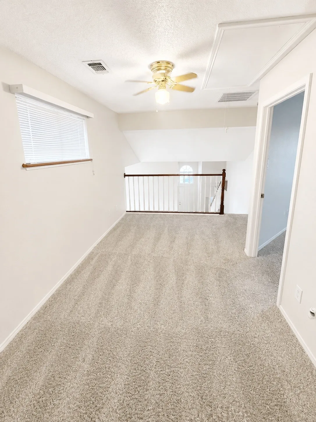 Single Family Residence For Rent in Dallas County , 553 Raintree Circle, Coppell, Texas 75019, 3 Bedroom, 3 Bathroom, 2 Garage spaces, 1,846 Sqft, built in 1990, mls#21345243, Real Estate Agent in Coppell, Homes For Rent in Dallas county, Homes For Rent in Coppell, Realtor in Coppell Texas, Real Estate Brokerage Independent Realty Texas, Luminita Cordes Realtor
