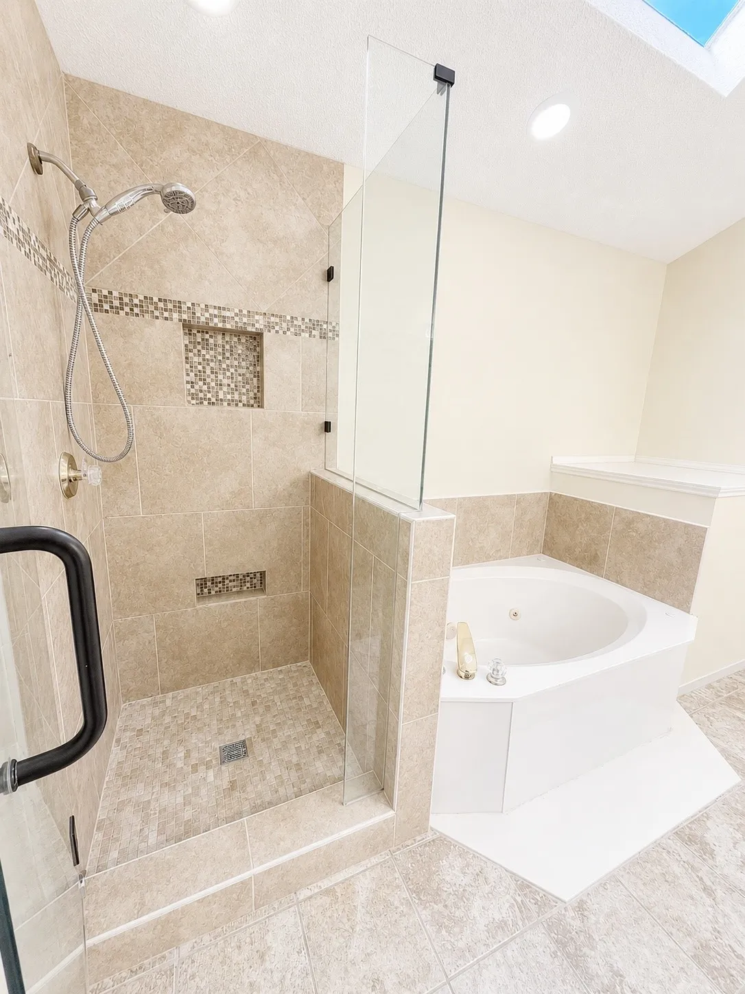 Single Family Residence For Rent in Dallas County , 553 Raintree Circle, Coppell, Texas 75019, 3 Bedroom, 3 Bathroom, 2 Garage spaces, 1,846 Sqft, built in 1990, mls#21345243, Real Estate Agent in Coppell, Homes For Rent in Dallas county, Homes For Rent in Coppell, Realtor in Coppell Texas, Real Estate Brokerage Independent Realty Texas, Luminita Cordes Realtor