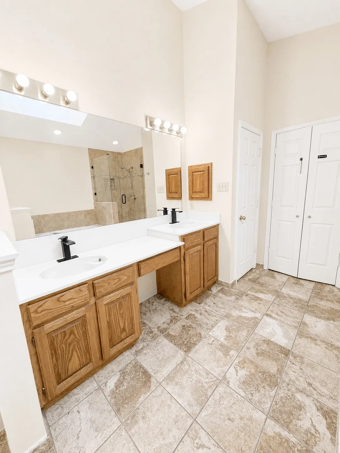 Single Family Residence For Rent in Dallas County , 553 Raintree Circle, Coppell, Texas 75019, 3 Bedroom, 3 Bathroom, 2 Garage spaces, 1,846 Sqft, built in 1990, mls#21345243, Real Estate Agent in Coppell, Homes For Rent in Dallas county, Homes For Rent in Coppell, Realtor in Coppell Texas, Real Estate Brokerage Independent Realty Texas, Luminita Cordes Realtor