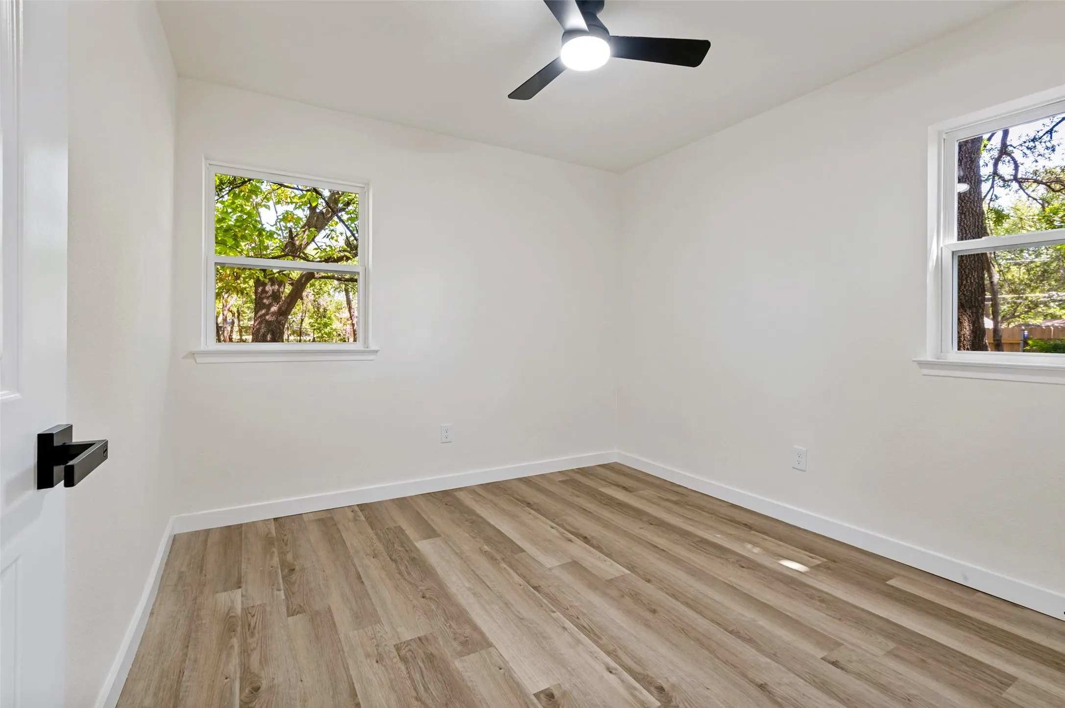 Single Family Residence For Sale in Dallas County , 1631 Western Park Court, Dallas, Texas 75211, 3 Bedroom, 2 Bathroom, Garage spaces, 1,344 Sqft, built in 1964, Price $294,500, mls#21345183, Real Estate Agent in Dallas, Homes For Sale in Dallas county, Homes For Sale in Dallas, Realtor in Dallas Texas, Real Estate Brokerage Independent Realty Texas, Luminita Cordes Realtor
