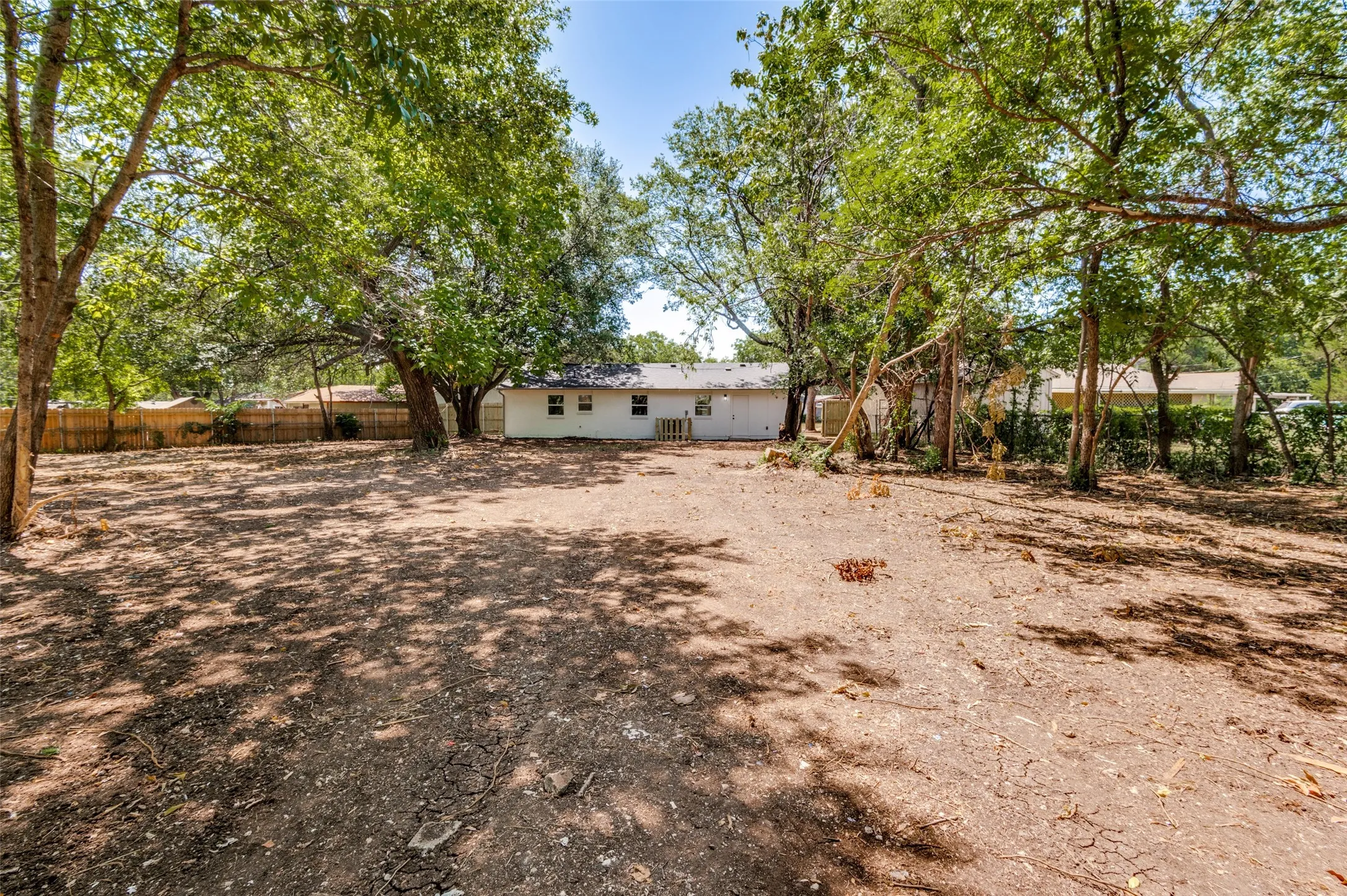 Single Family Residence For Sale in Dallas County , 1631 Western Park Court, Dallas, Texas 75211, 3 Bedroom, 2 Bathroom, Garage spaces, 1,344 Sqft, built in 1964, Price $294,500, mls#21345183, Real Estate Agent in Dallas, Homes For Sale in Dallas county, Homes For Sale in Dallas, Realtor in Dallas Texas, Real Estate Brokerage Independent Realty Texas, Luminita Cordes Realtor