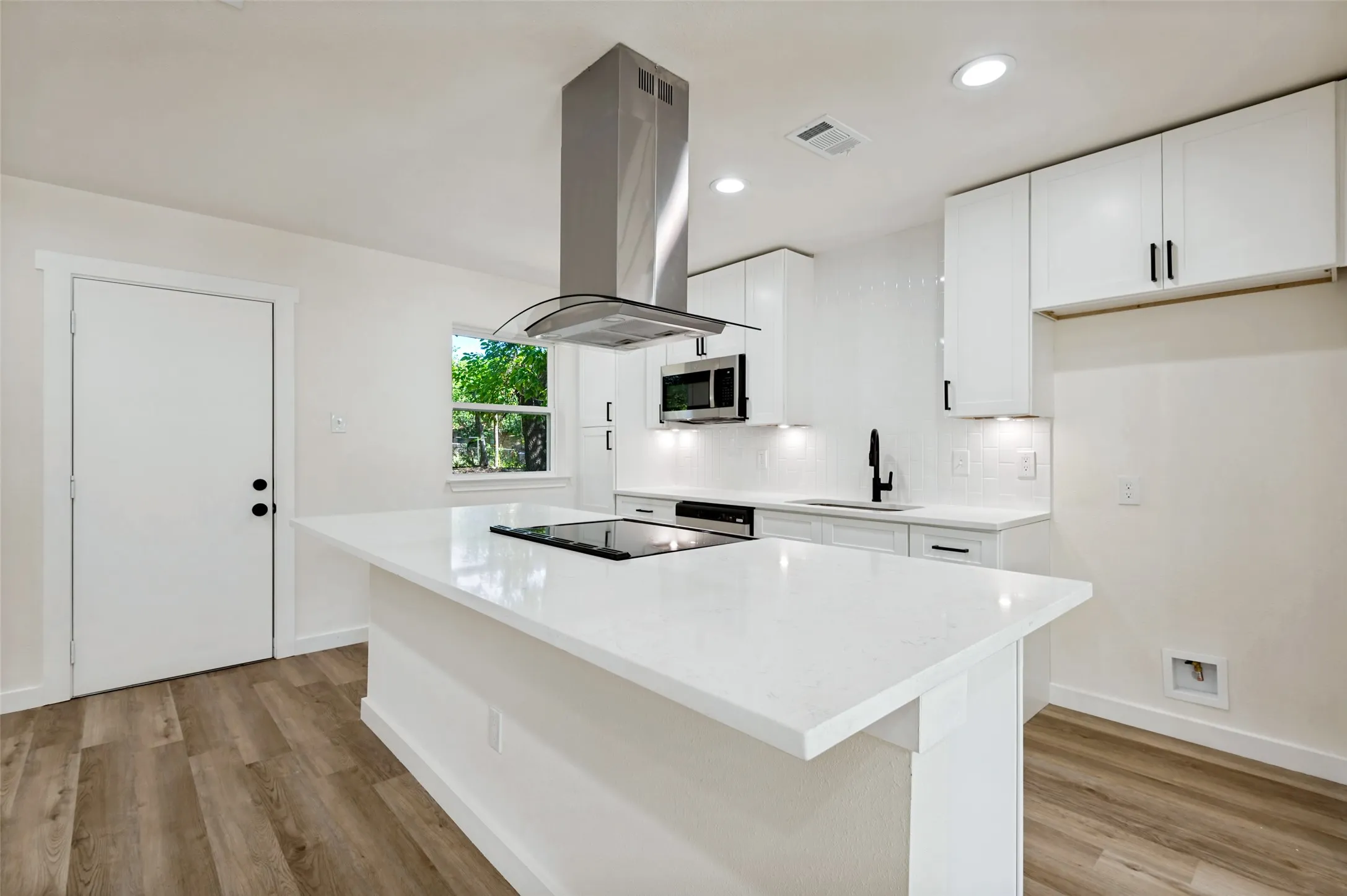 Single Family Residence For Sale in Dallas County , 1631 Western Park Court, Dallas, Texas 75211, 3 Bedroom, 2 Bathroom, Garage spaces, 1,344 Sqft, built in 1964, Price $294,500, mls#21345183, Real Estate Agent in Dallas, Homes For Sale in Dallas county, Homes For Sale in Dallas, Realtor in Dallas Texas, Real Estate Brokerage Independent Realty Texas, Luminita Cordes Realtor