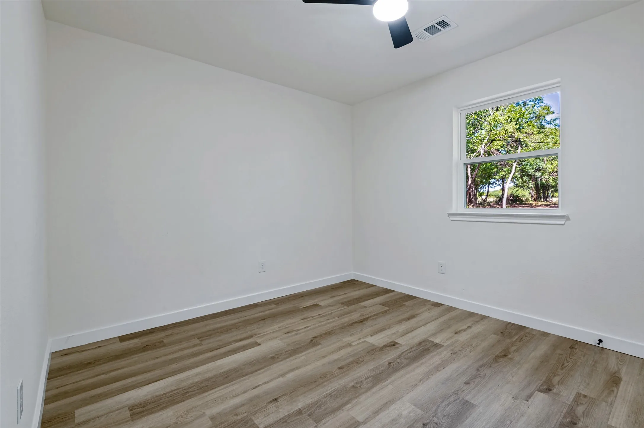 Single Family Residence For Sale in Dallas County , 1631 Western Park Court, Dallas, Texas 75211, 3 Bedroom, 2 Bathroom, Garage spaces, 1,344 Sqft, built in 1964, Price $294,500, mls#21345183, Real Estate Agent in Dallas, Homes For Sale in Dallas county, Homes For Sale in Dallas, Realtor in Dallas Texas, Real Estate Brokerage Independent Realty Texas, Luminita Cordes Realtor